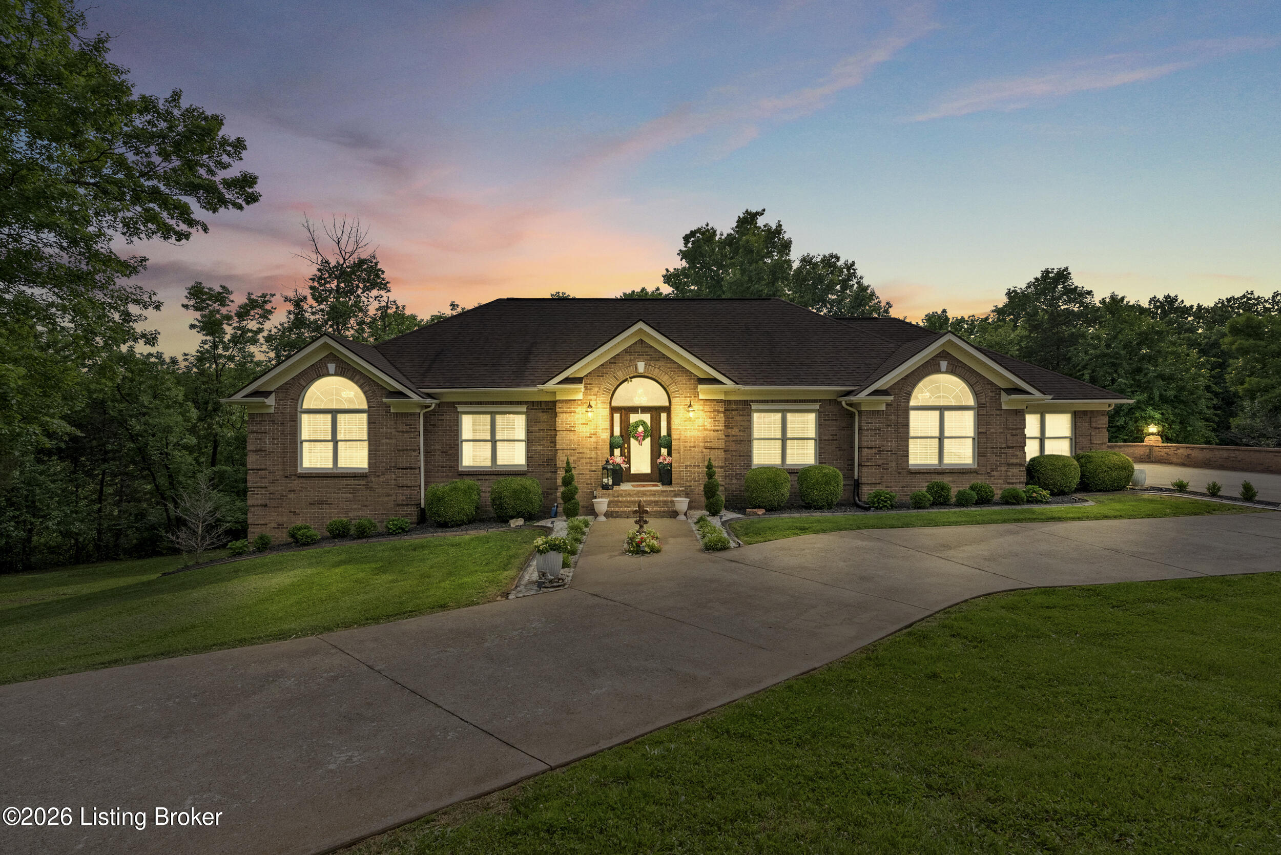 311 Creekwood Dr Property Photo 1