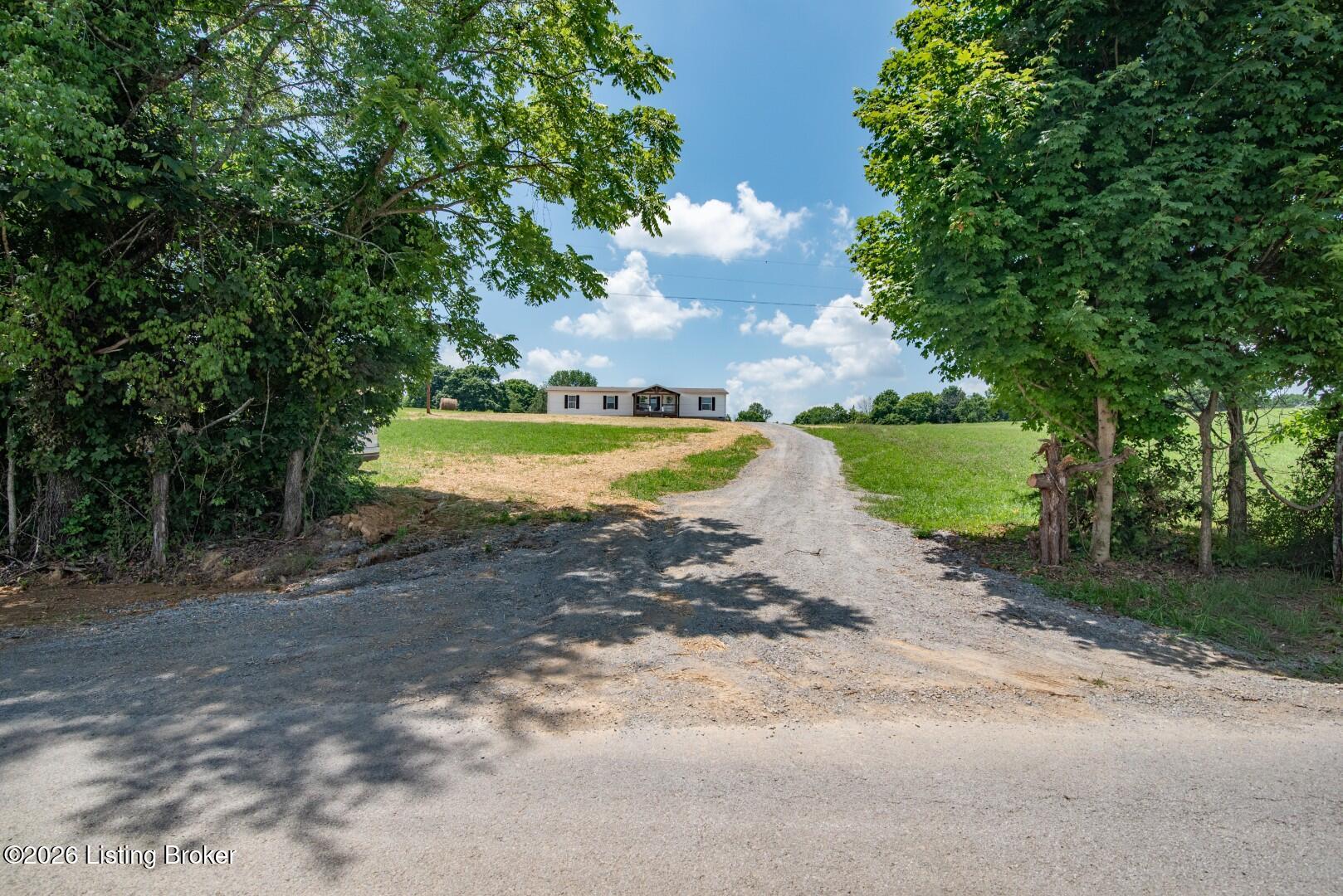195 Chaney Pike Property Photo 3