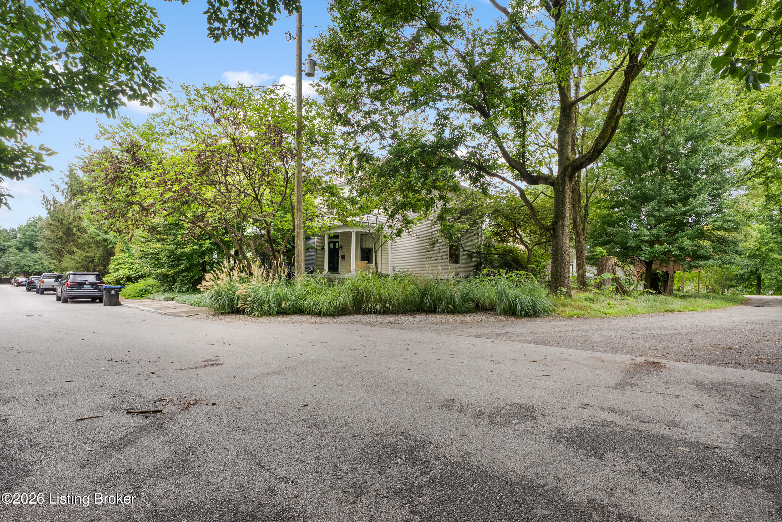 2229 Dearing Ct Property Photo 9