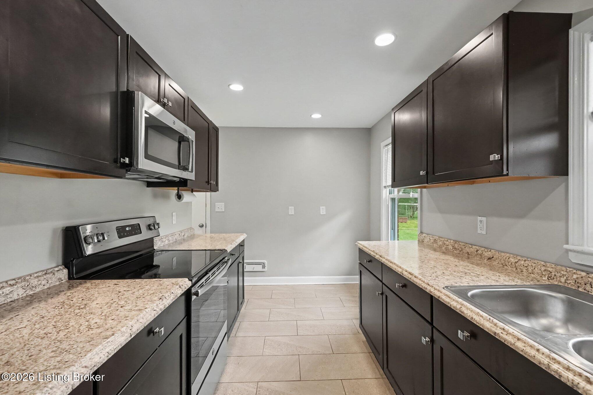 9913 Vega Ln Property Photo 8