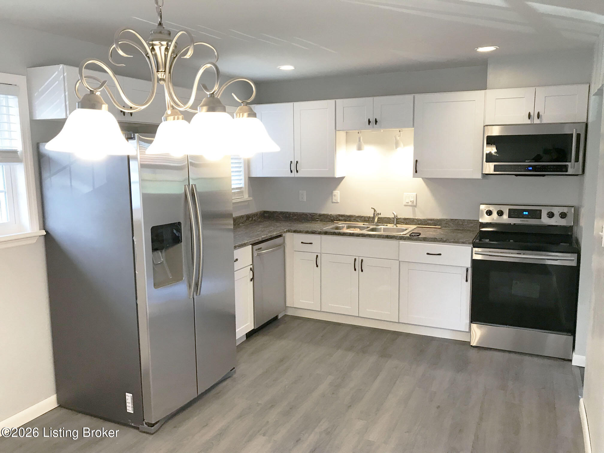 5208 Regent Way Property Photo 3
