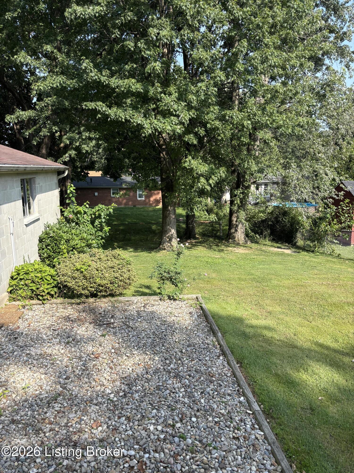 8001 Daffodil Dr Property Photo 18