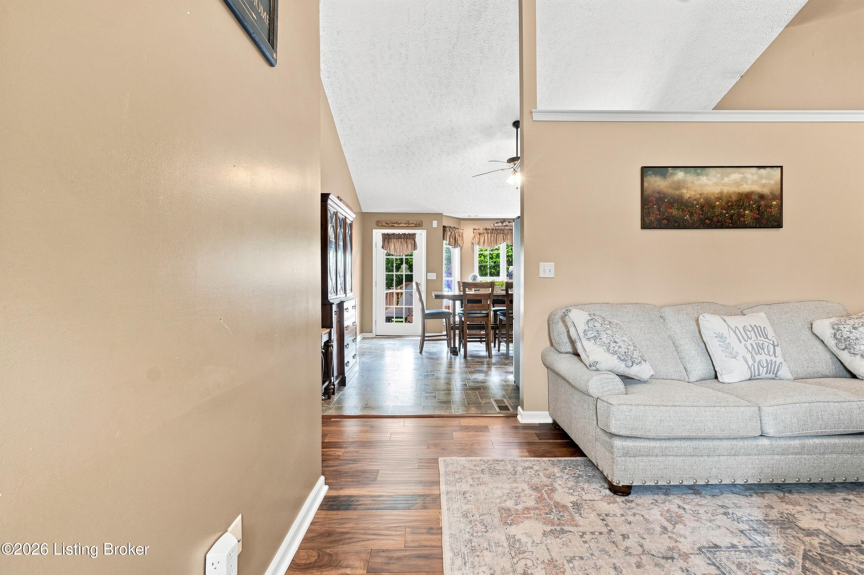 11704 Reality Trail Property Photo 5