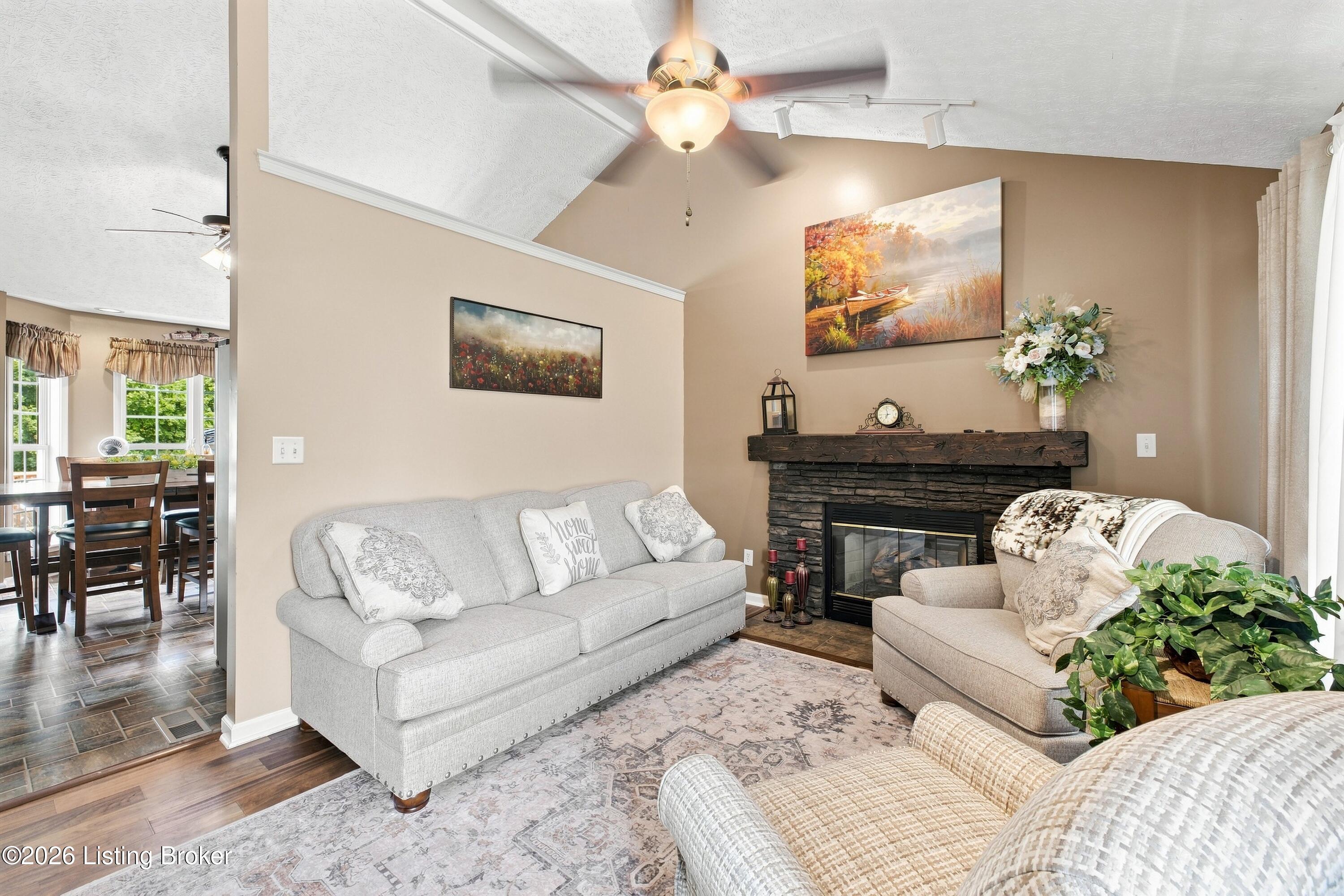 11704 Reality Trail Property Photo 6
