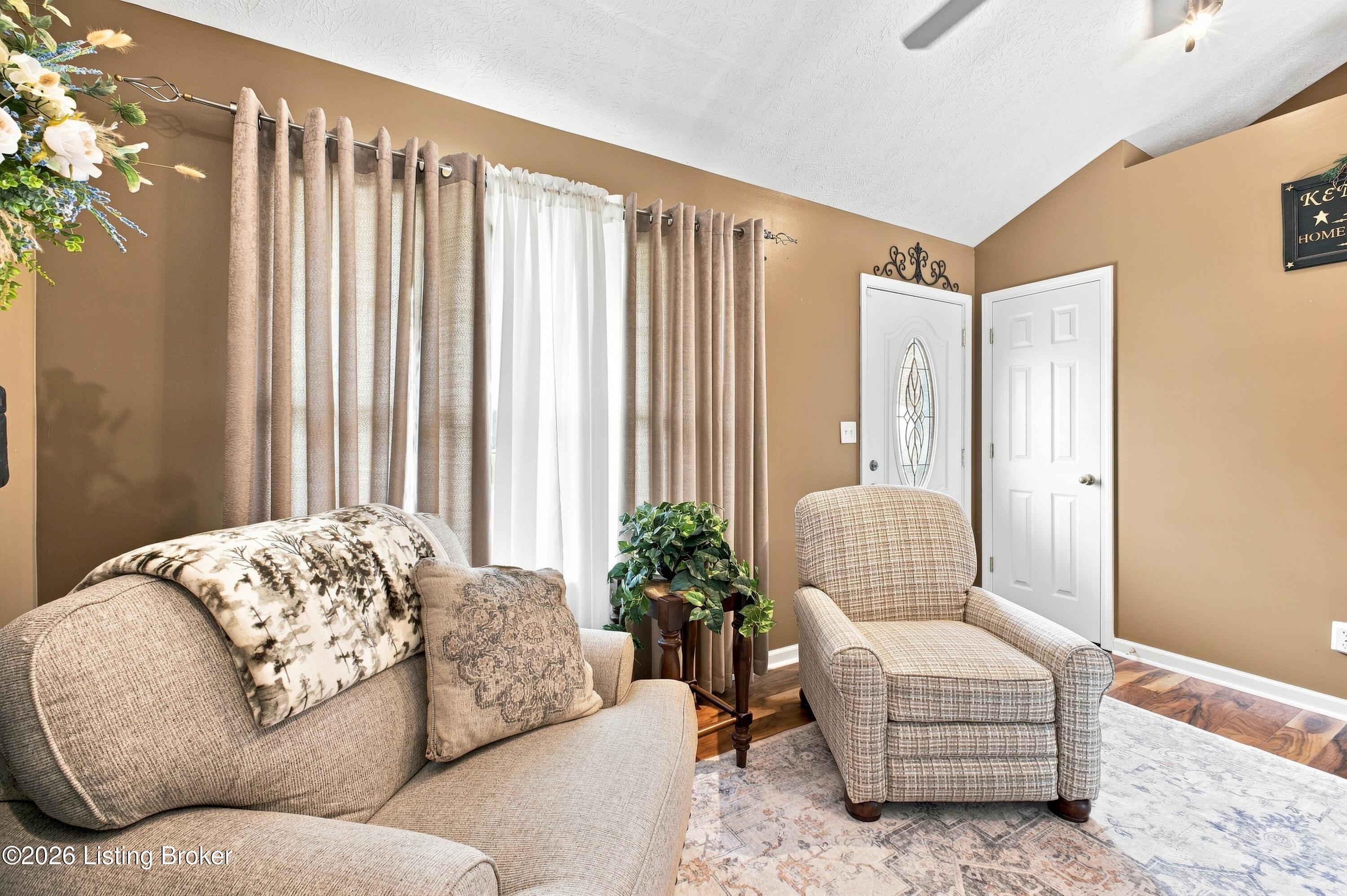 11704 Reality Trail Property Photo 8
