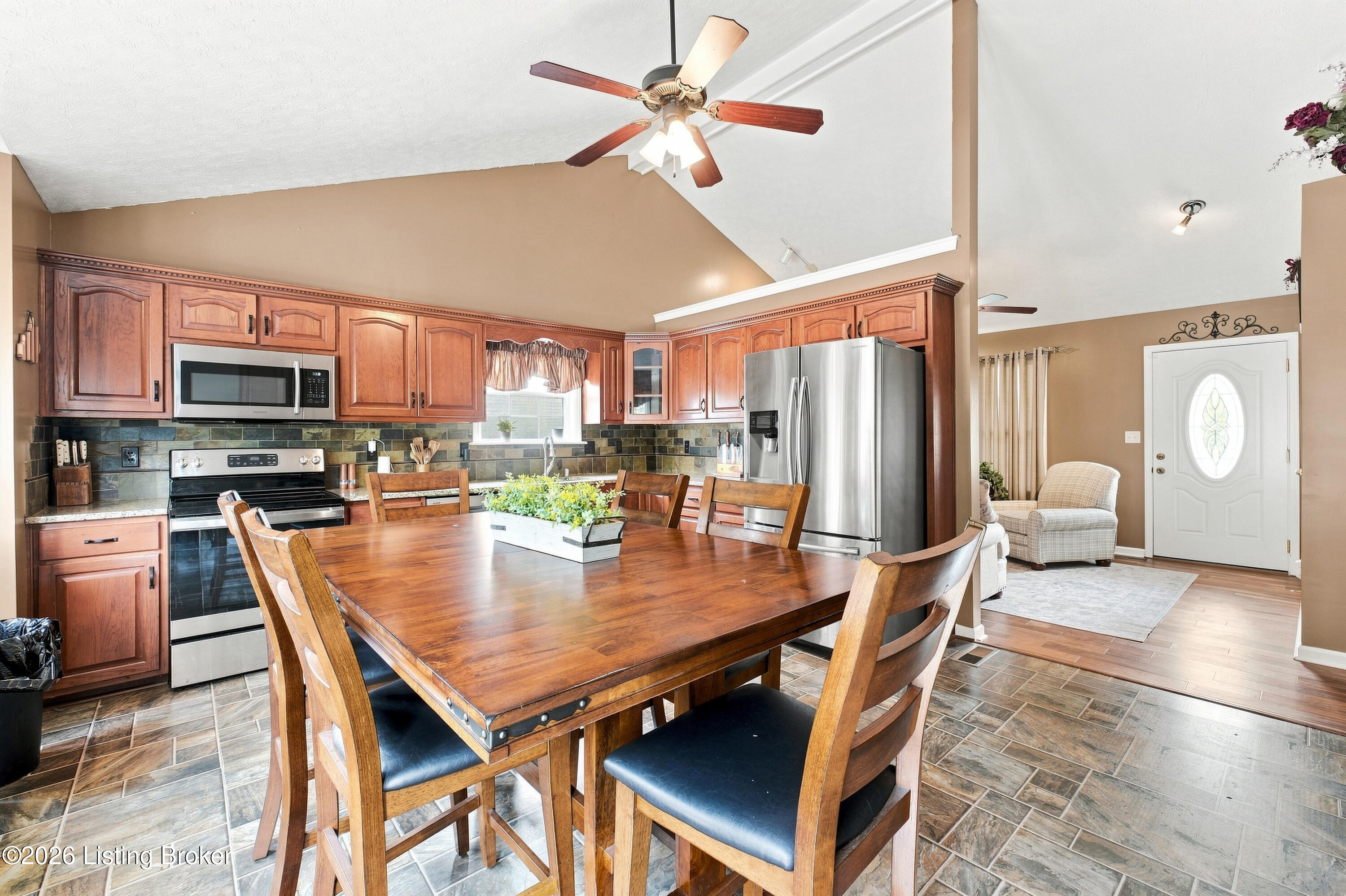 11704 Reality Trail Property Photo 11