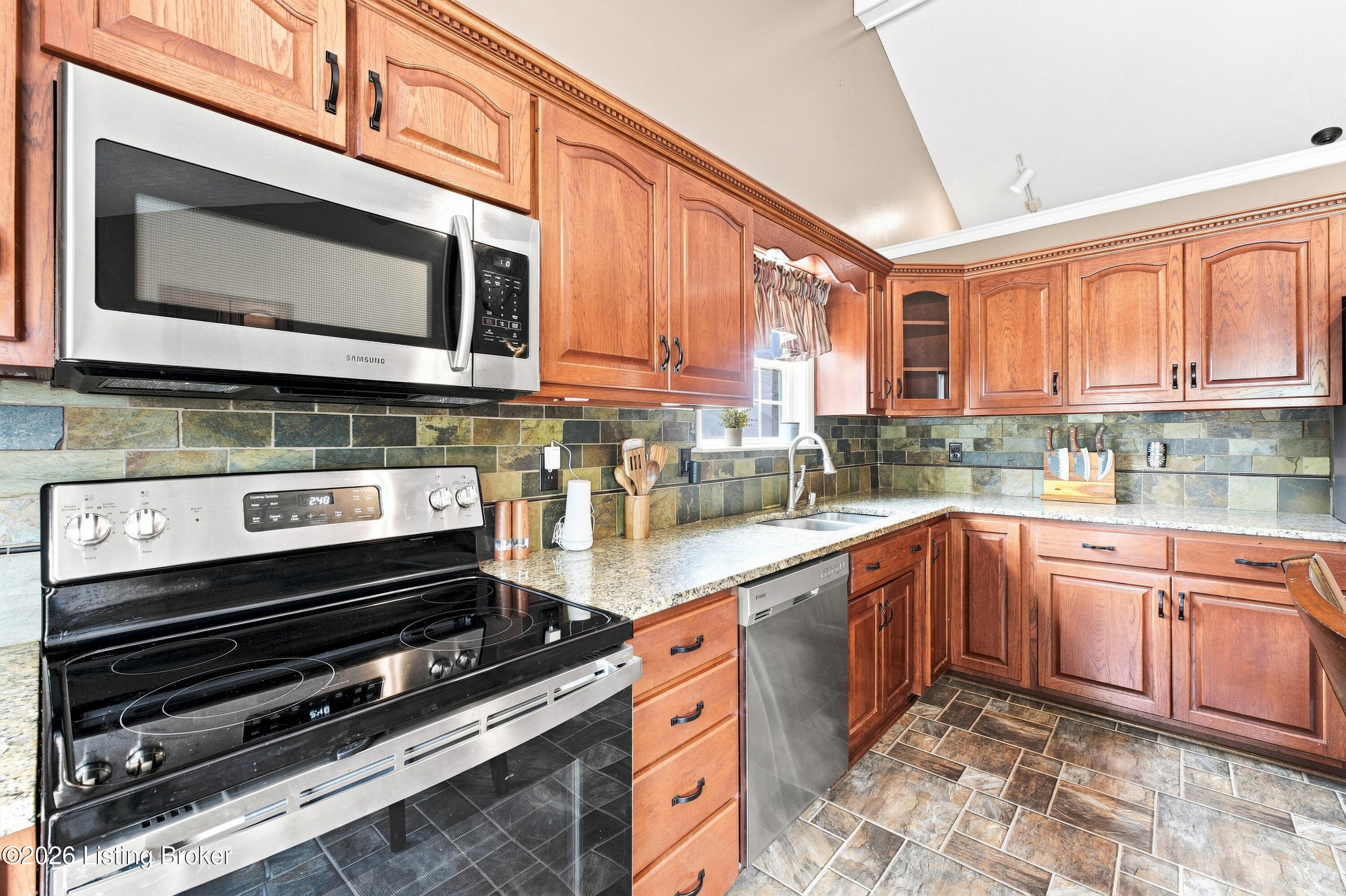 11704 Reality Trail Property Photo 12