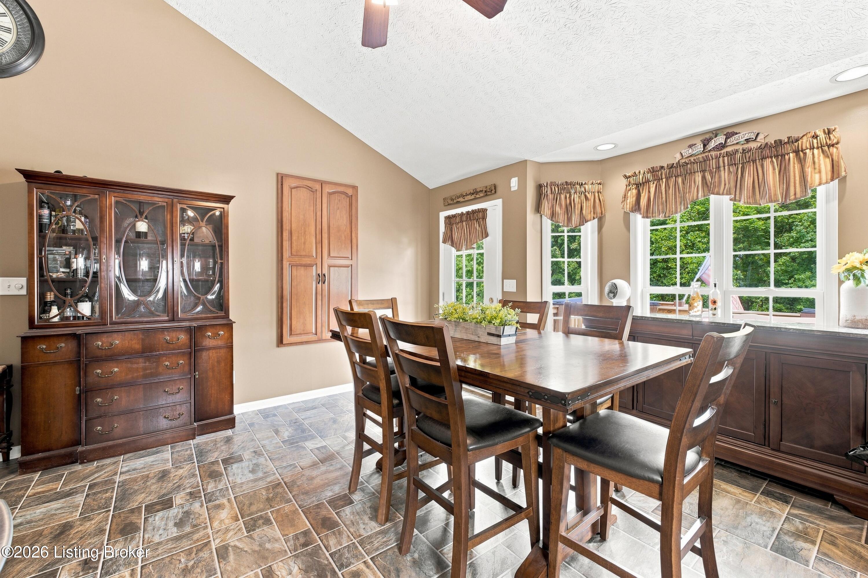 11704 Reality Trail Property Photo 14