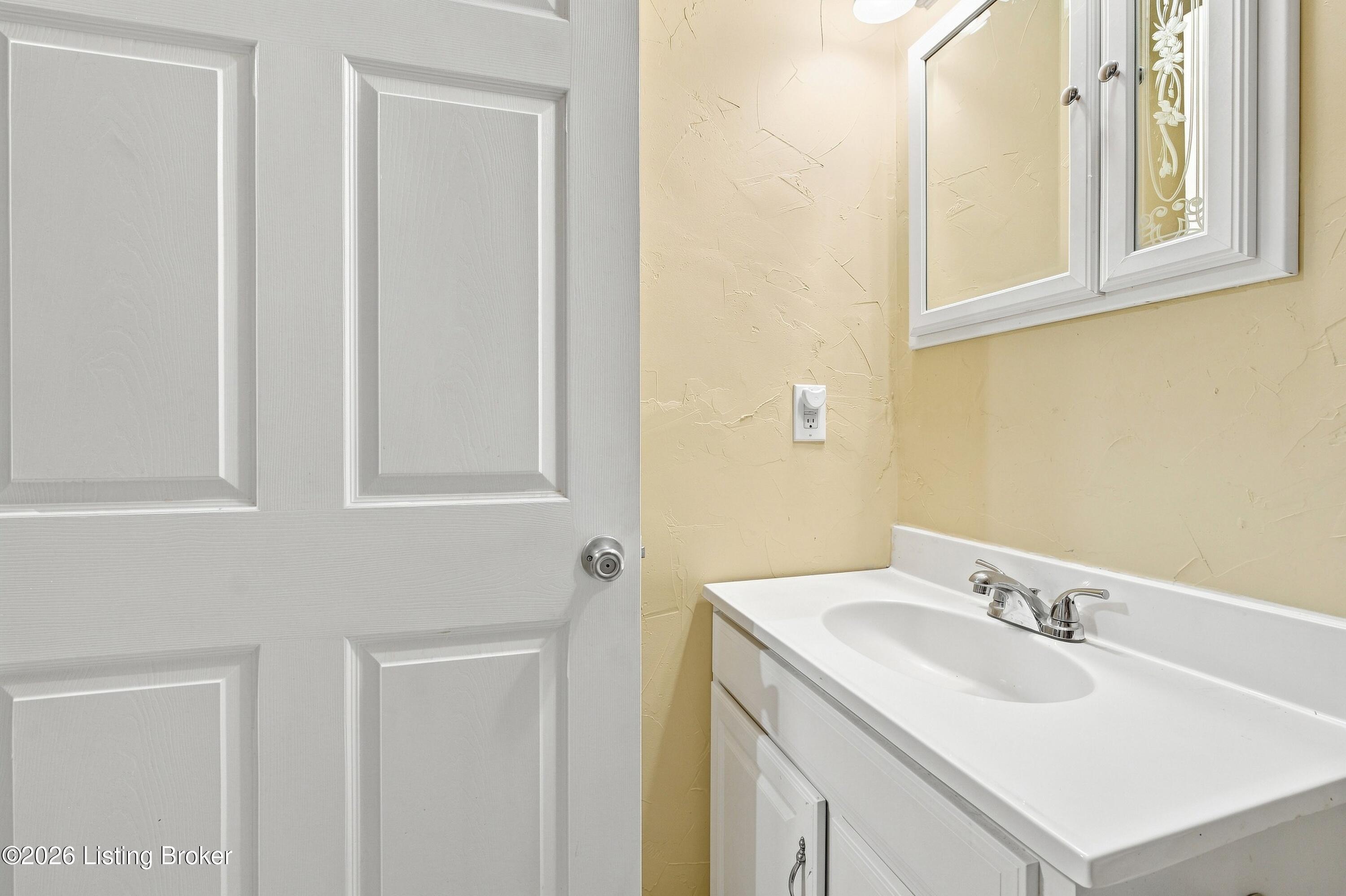 11704 Reality Trail Property Photo 34