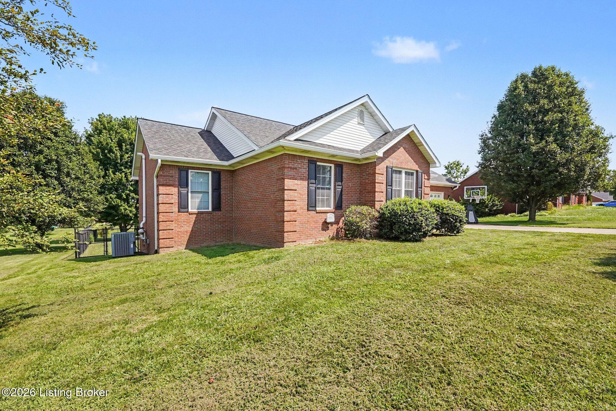 106 Sunfish Creek Dr Property Photo 4