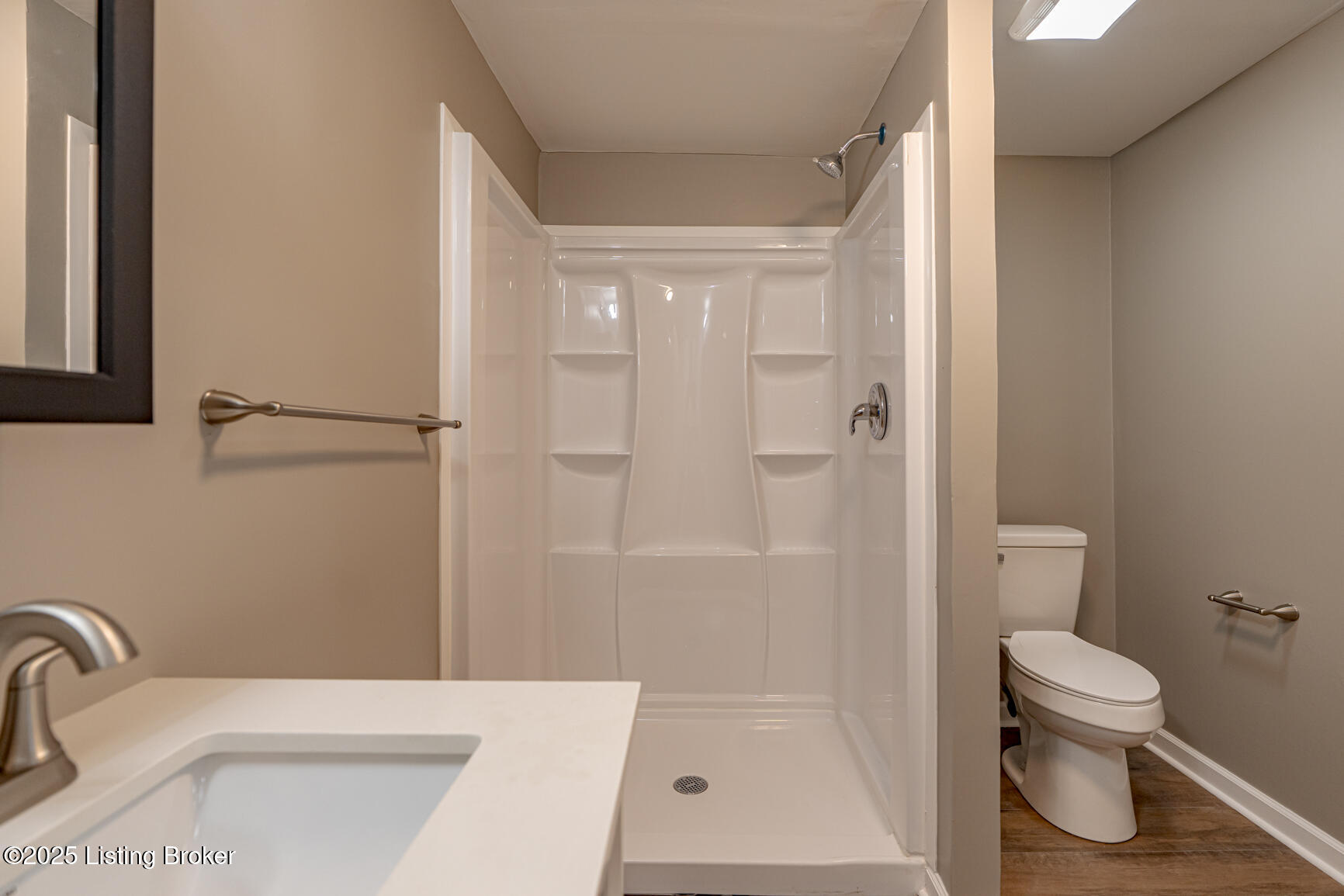 1246 Schiller Ave Property Photo 8
