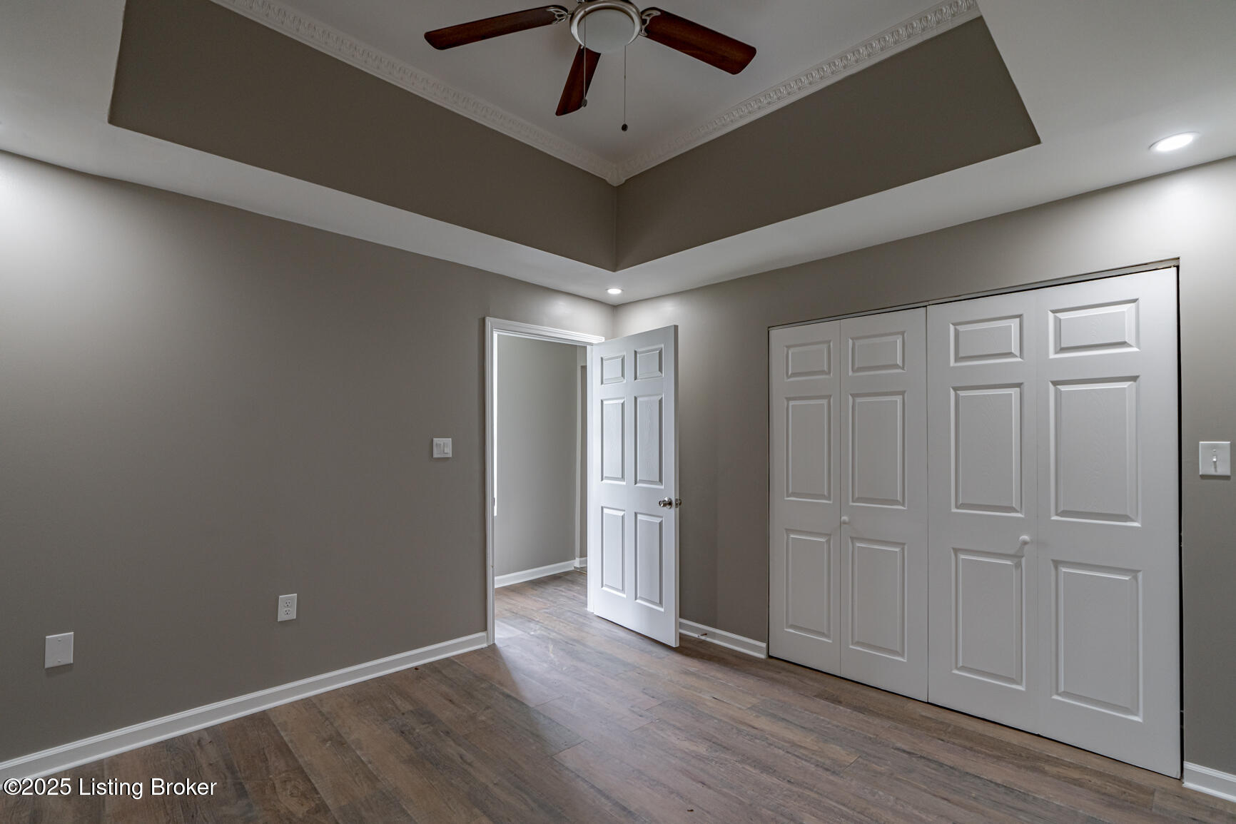 1246 Schiller Ave Property Photo 12