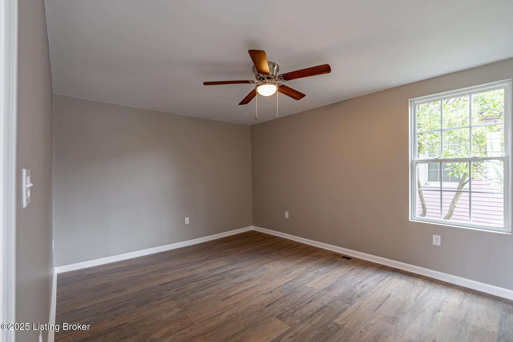 1246 Schiller Ave Property Photo 13