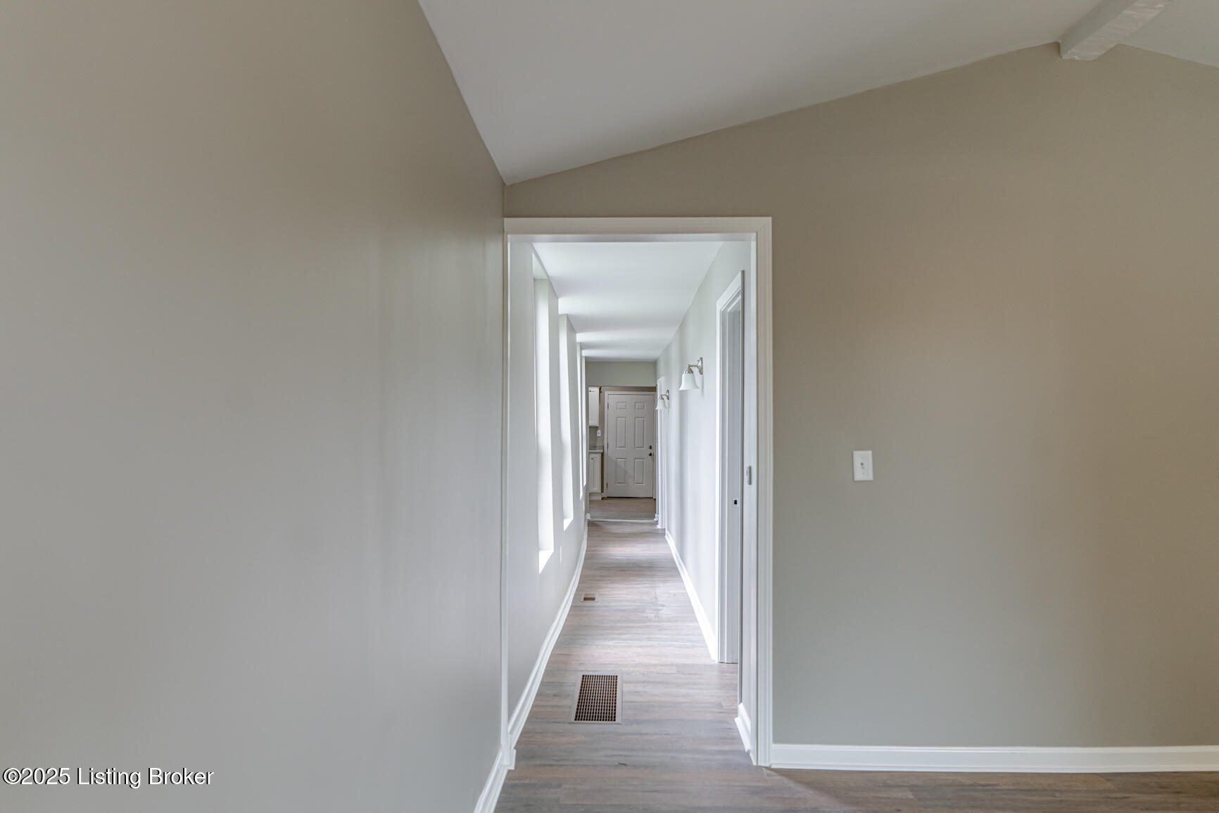 1246 Schiller Ave Property Photo 15