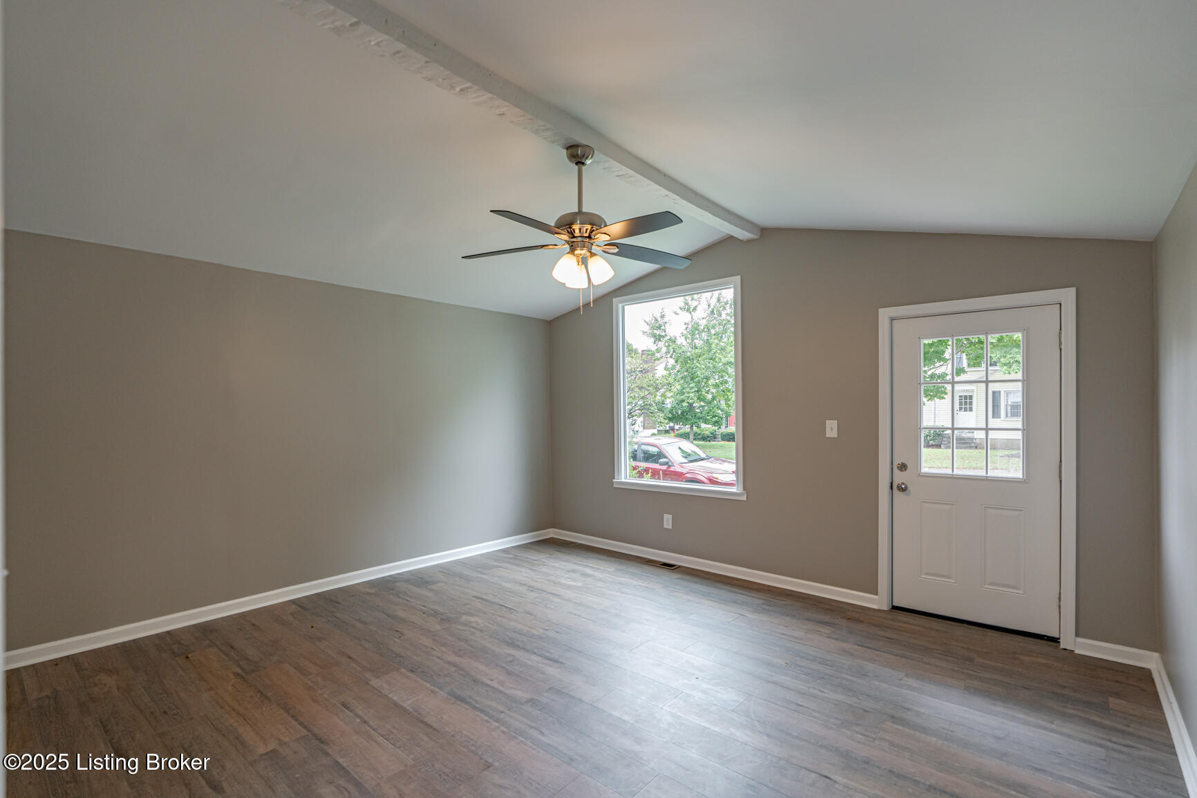 1246 Schiller Ave Property Photo 17