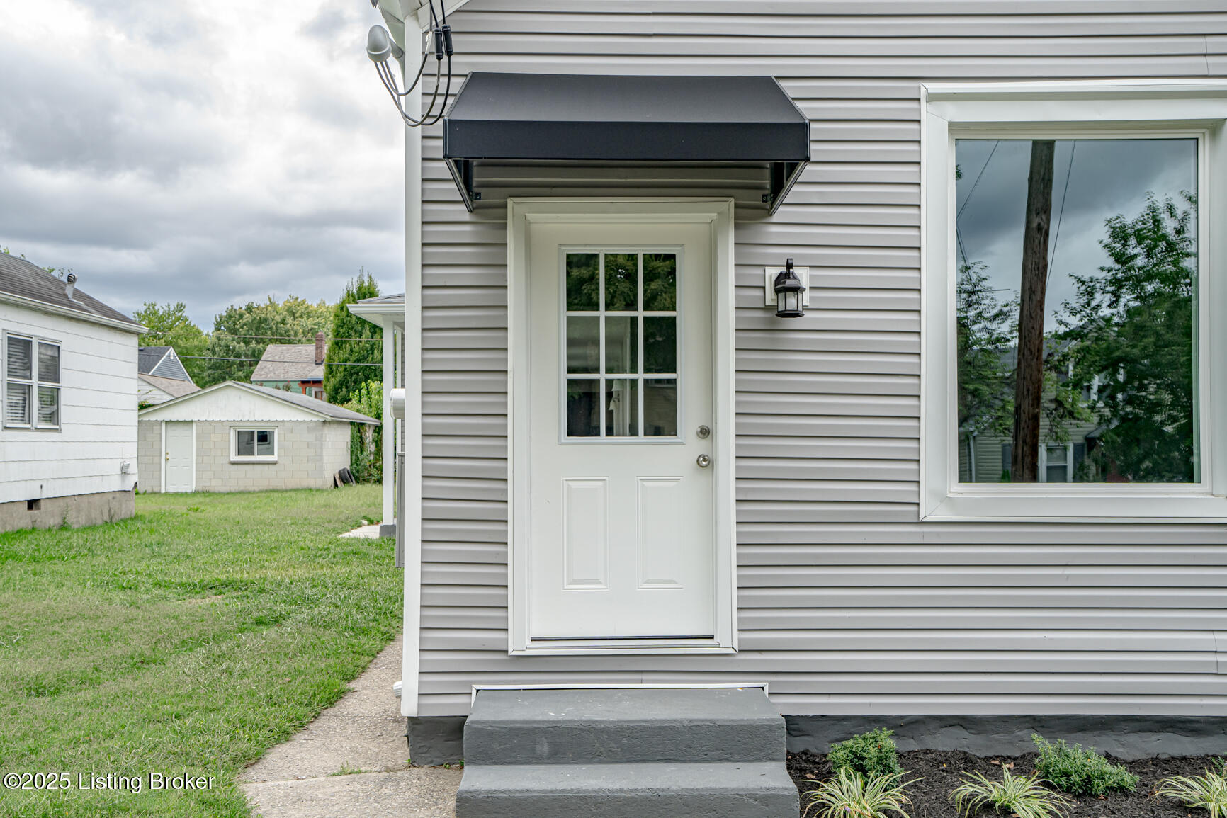 1246 Schiller Ave Property Photo 19