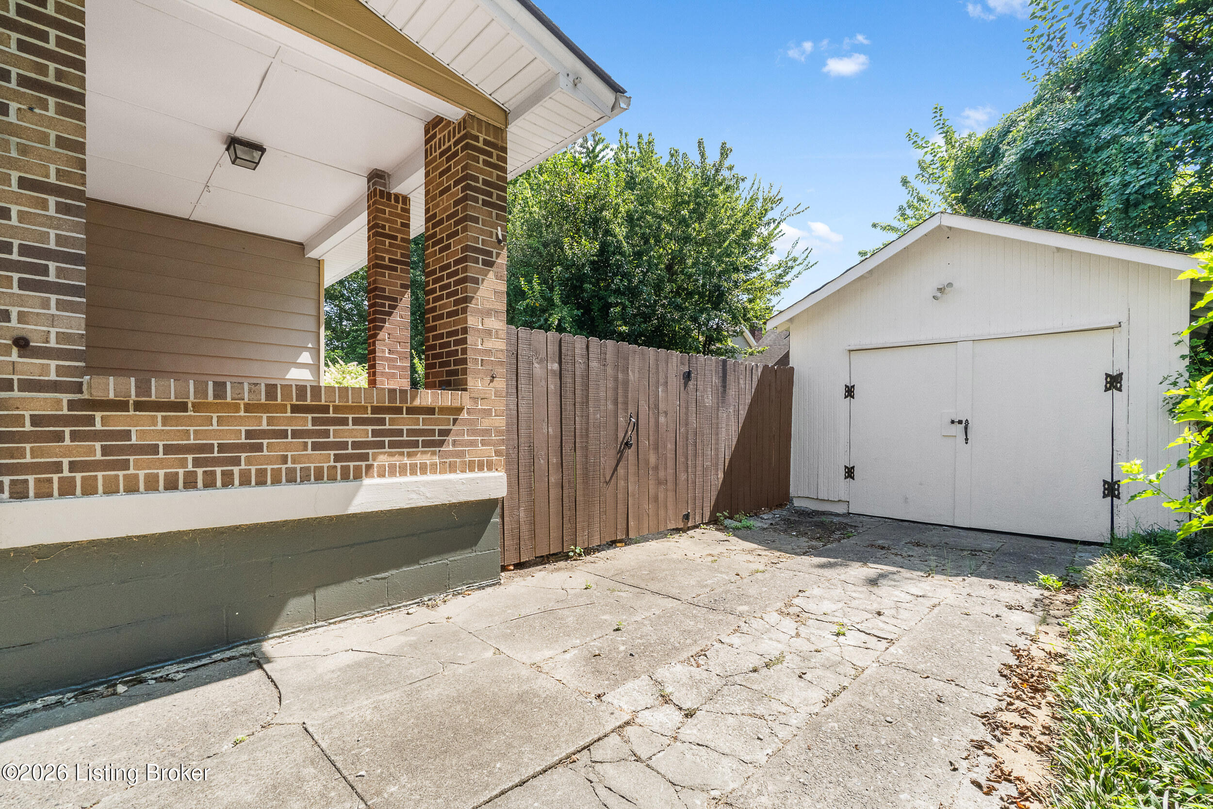 670 N Barbee Way Property Photo 7