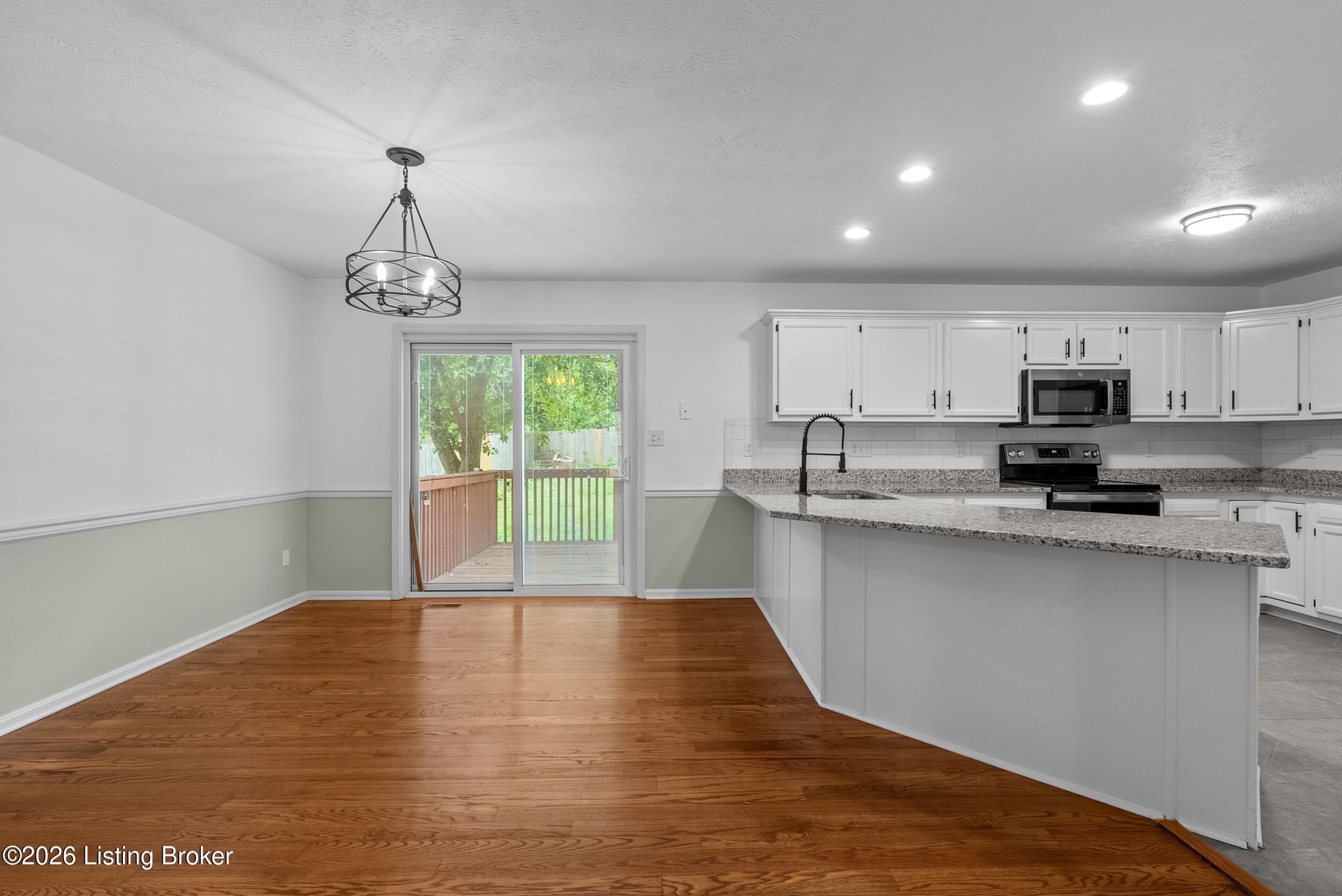 4703 Oak Pointe Dr Property Photo 5