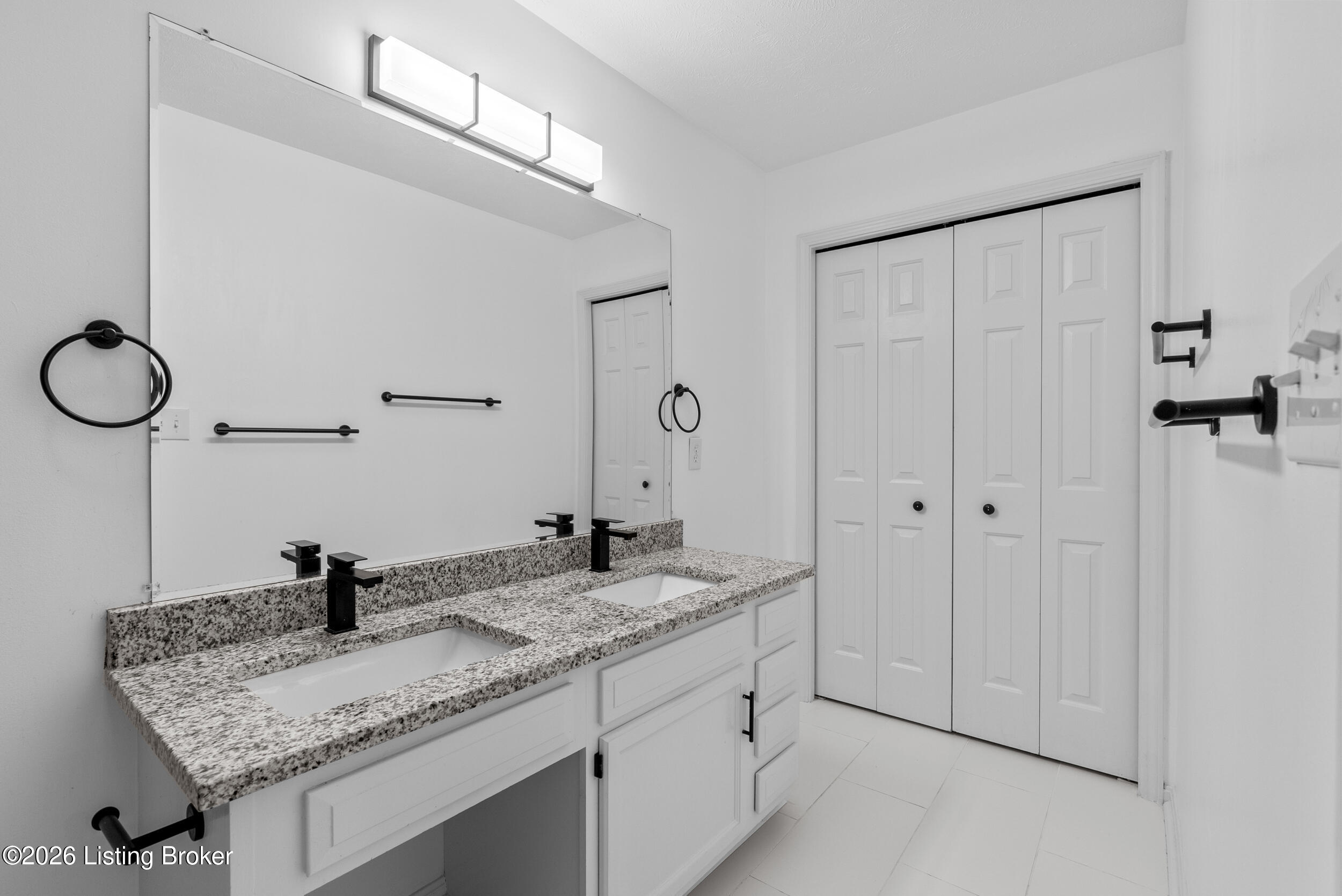 4703 Oak Pointe Dr Property Photo 26