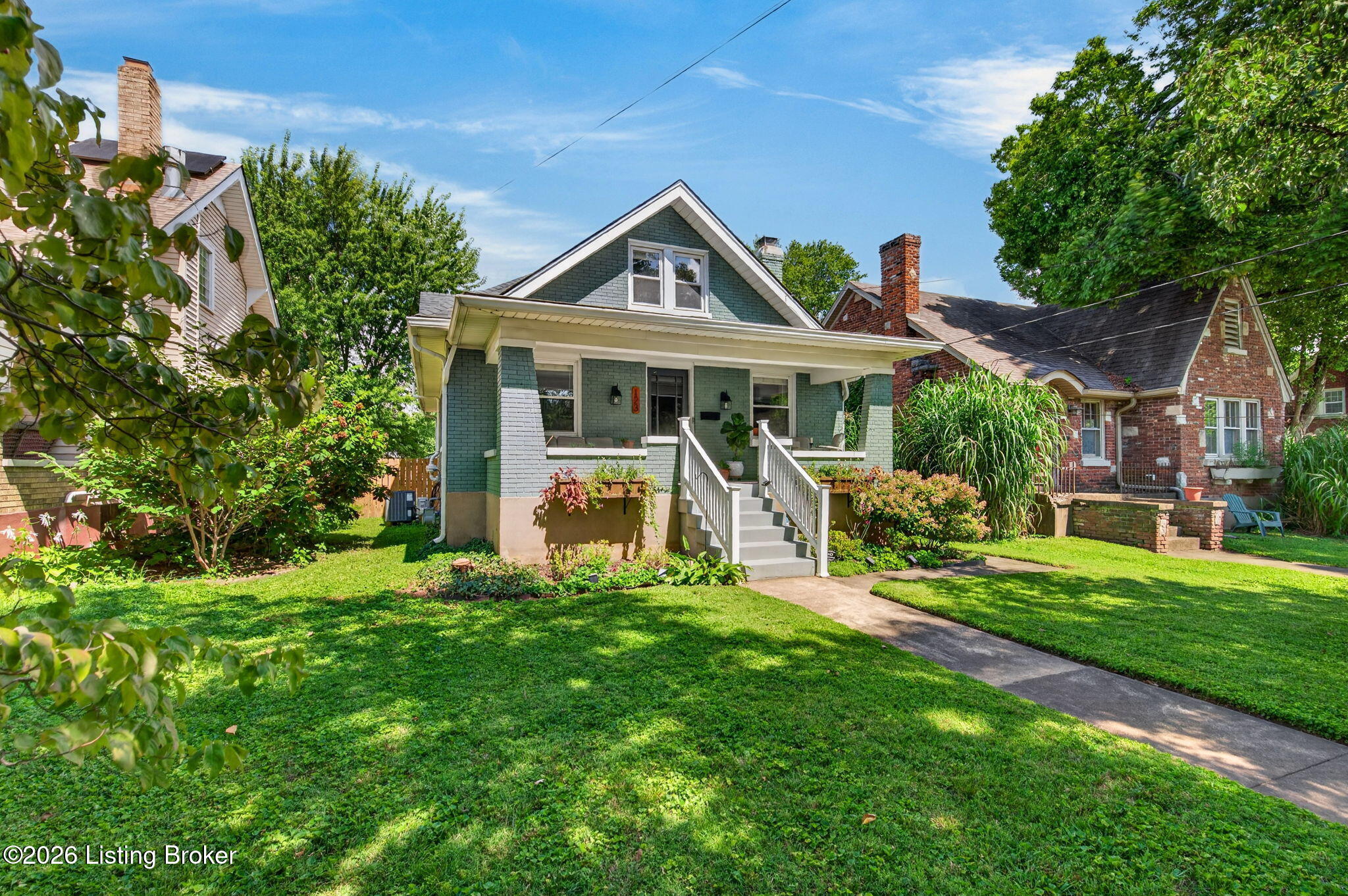 123 Oxford Pl Property Photo 1