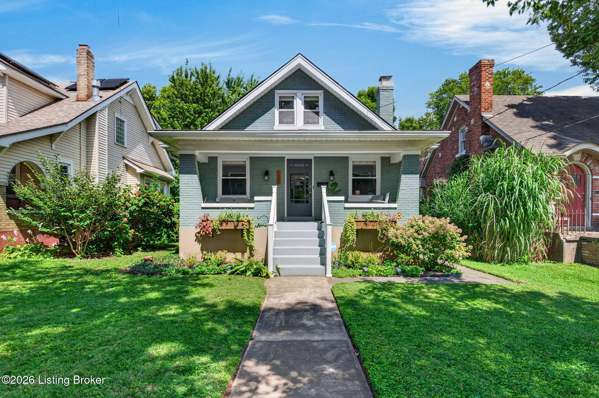 123 Oxford Pl Property Photo 2