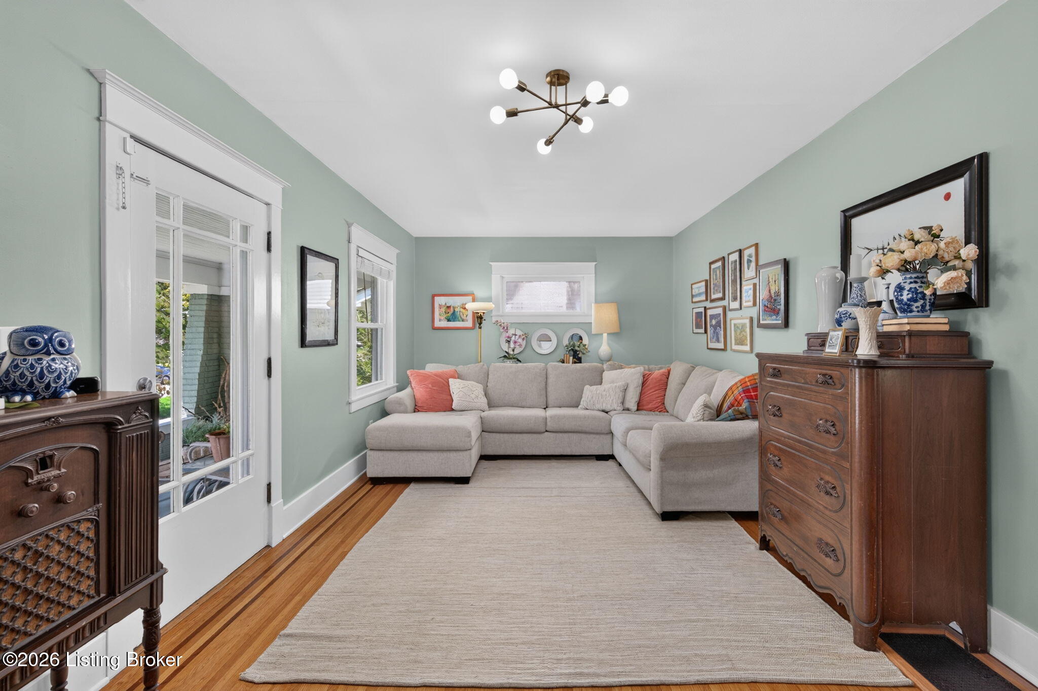 123 Oxford Pl Property Photo 6