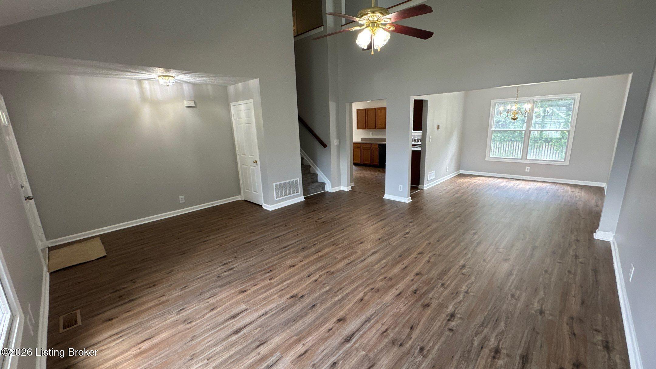7421 Spring Run Dr Property Photo 4