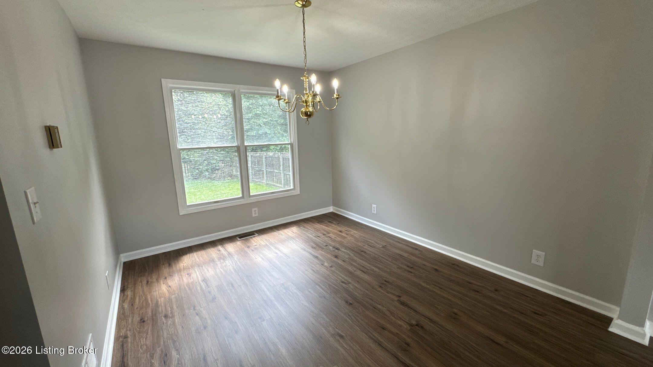 7421 Spring Run Dr Property Photo 5