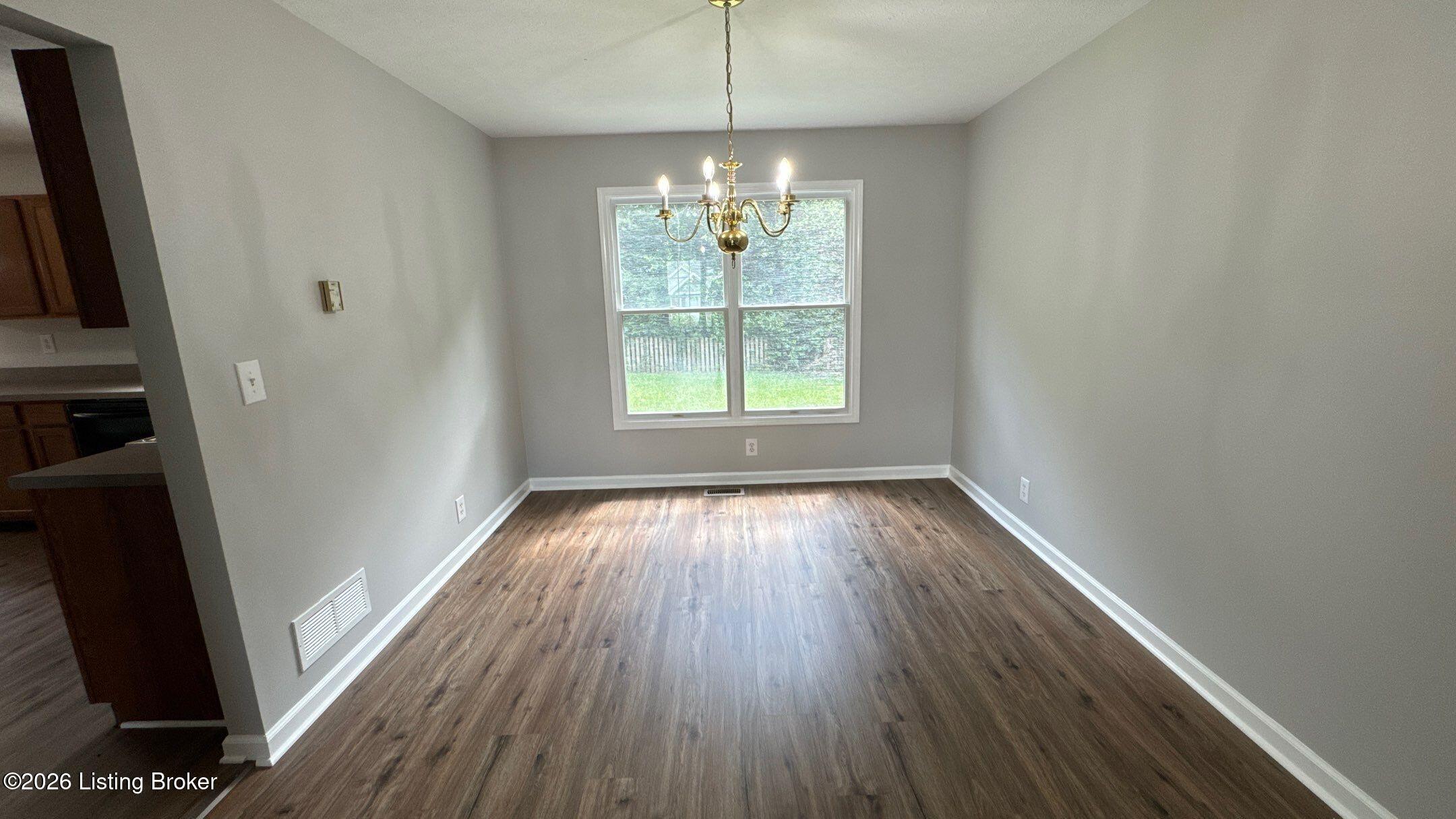 7421 Spring Run Dr Property Photo 6