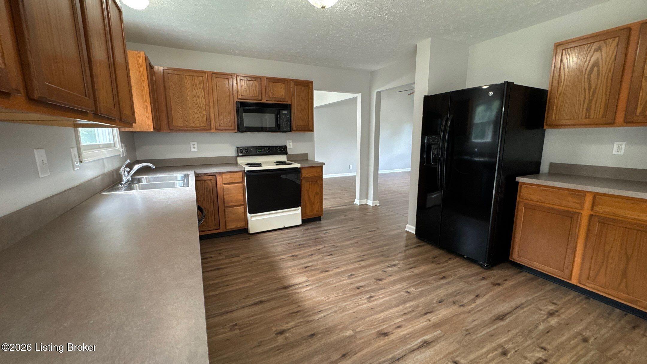 7421 Spring Run Dr Property Photo 7