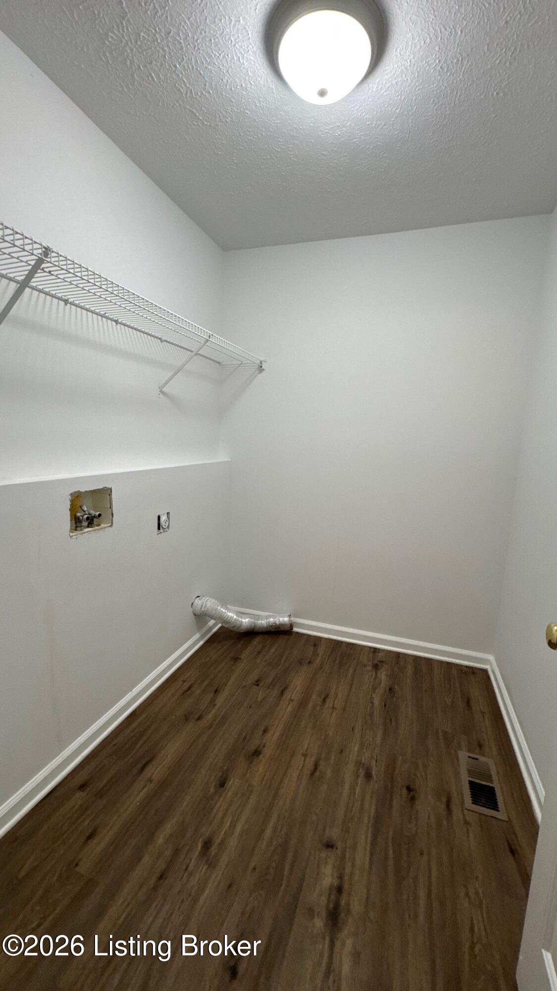 7421 Spring Run Dr Property Photo 12