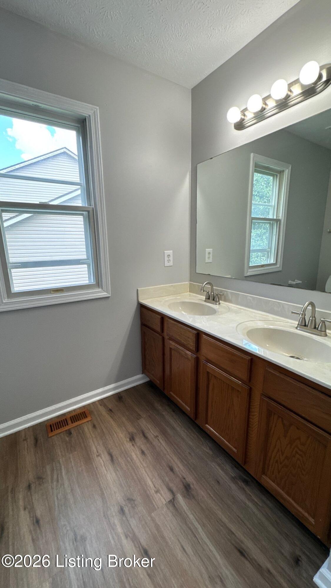 7421 Spring Run Dr Property Photo 17