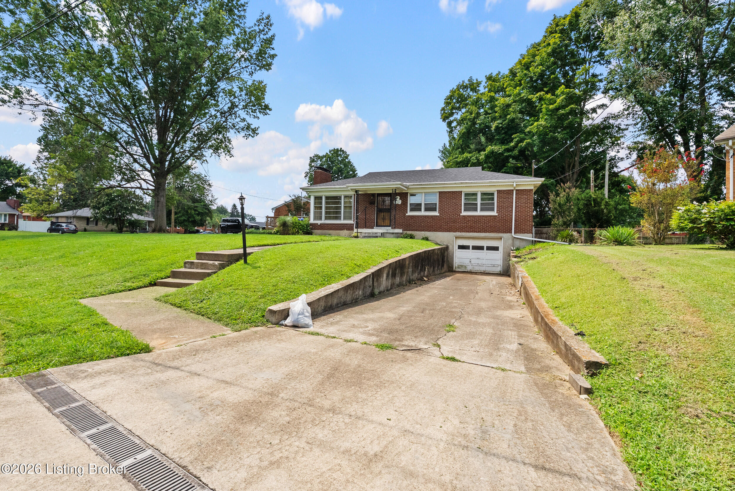 8201 Denise Dr Property Photo 3