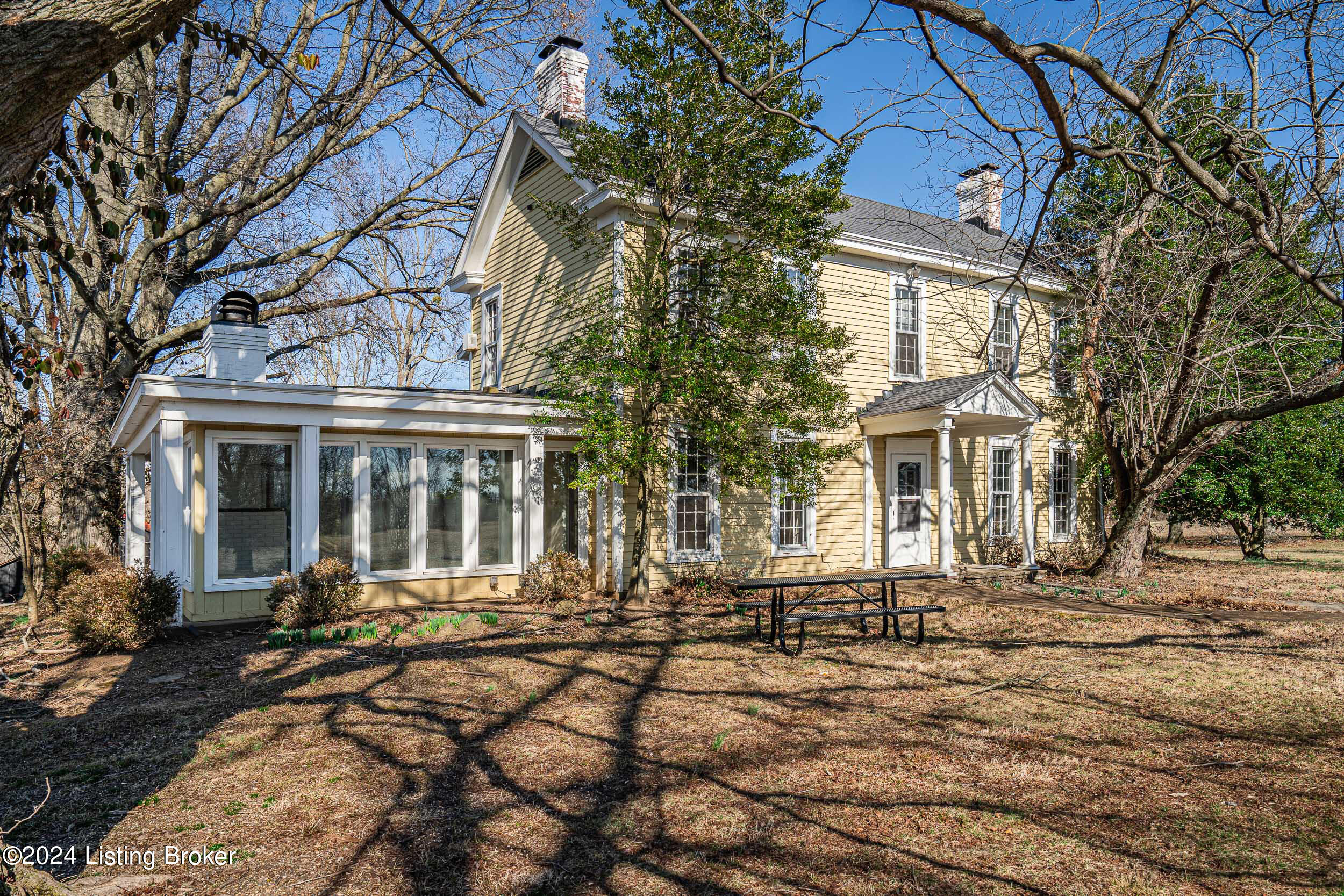 8221 Wolf Pen Branch Rd Property Photo 2