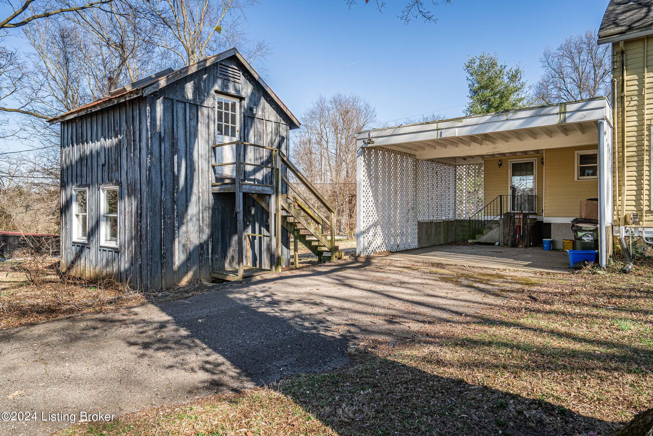 8221 Wolf Pen Branch Rd Property Photo 4