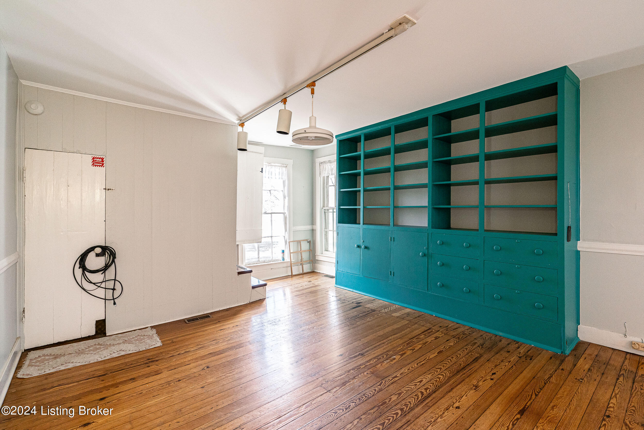 8221 Wolf Pen Branch Rd Property Photo 10
