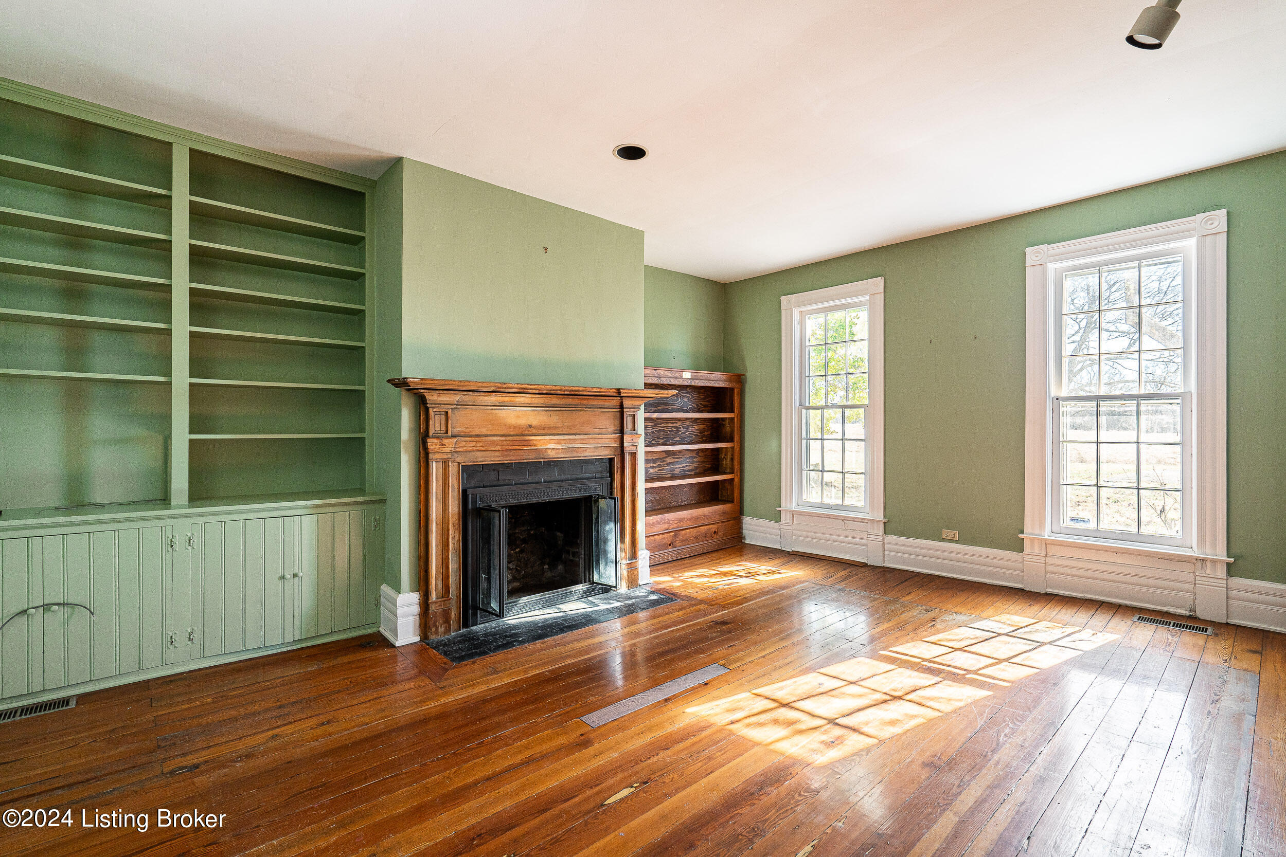 8221 Wolf Pen Branch Rd Property Photo 15
