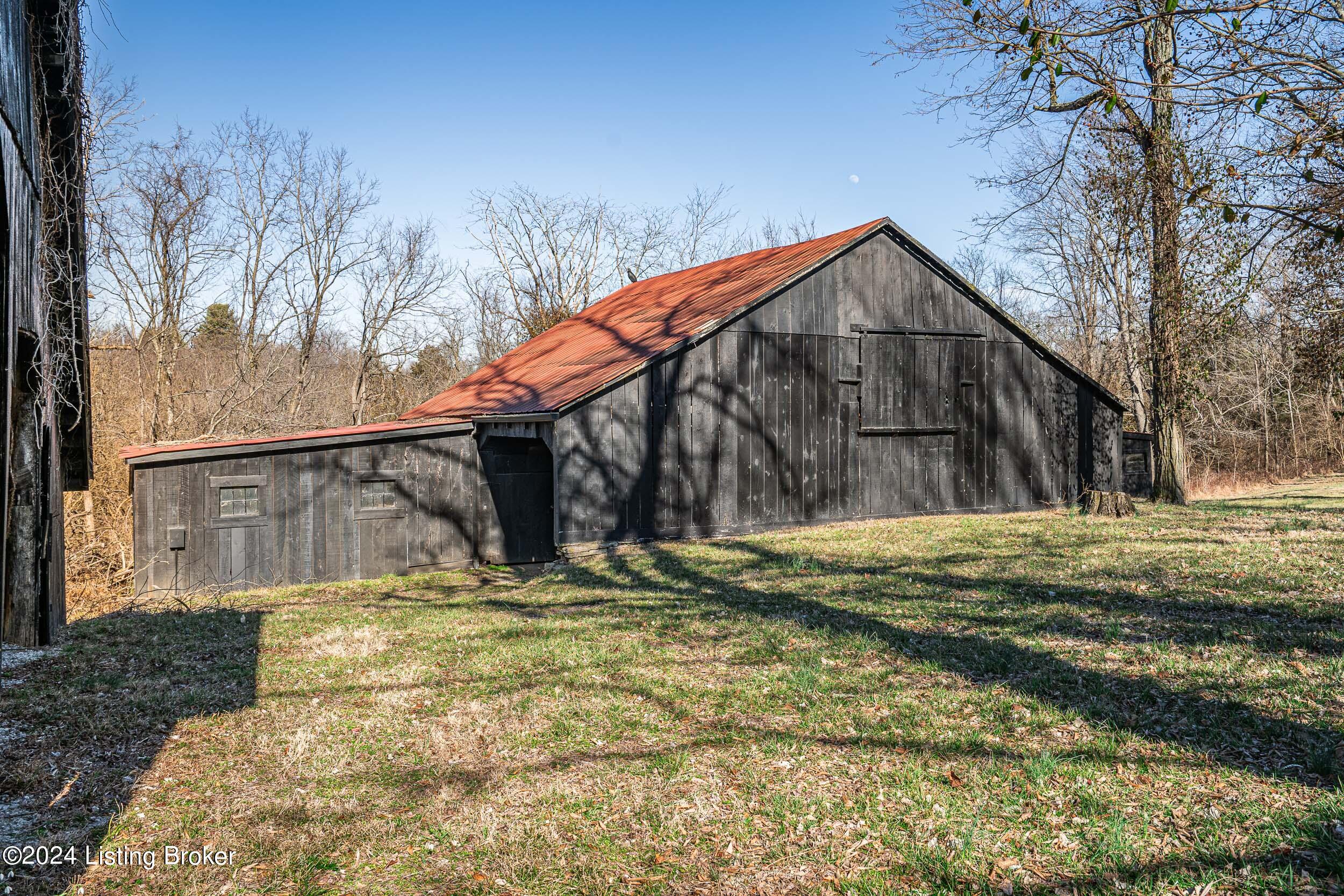 8221 Wolf Pen Branch Rd Property Photo 31