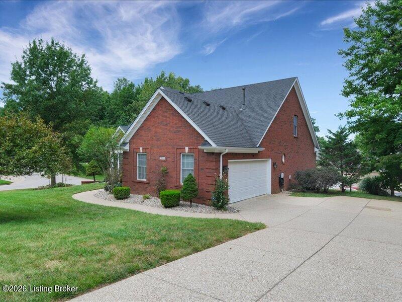 7505 Deer Hollow Ln Property Photo 3