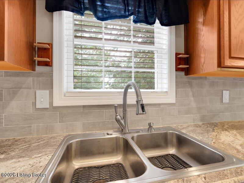 7505 Deer Hollow Ln Property Photo 12