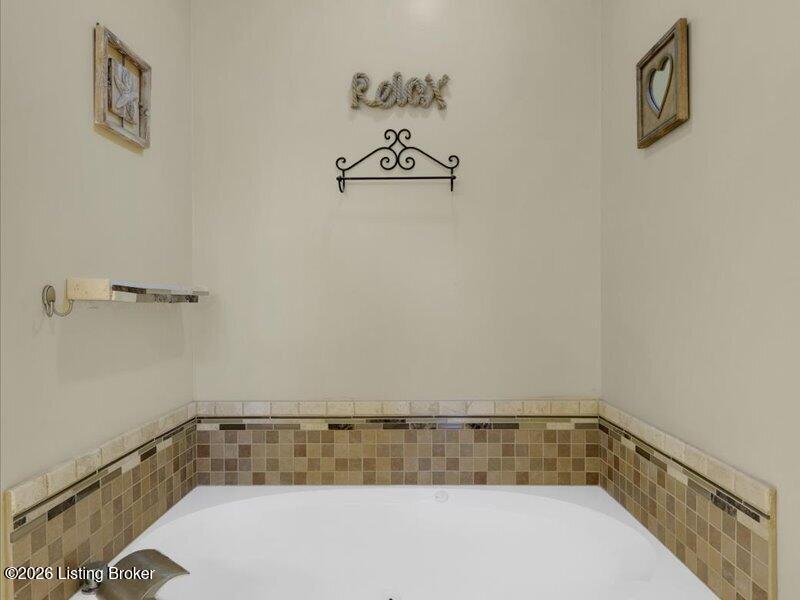 7505 Deer Hollow Ln Property Photo 28
