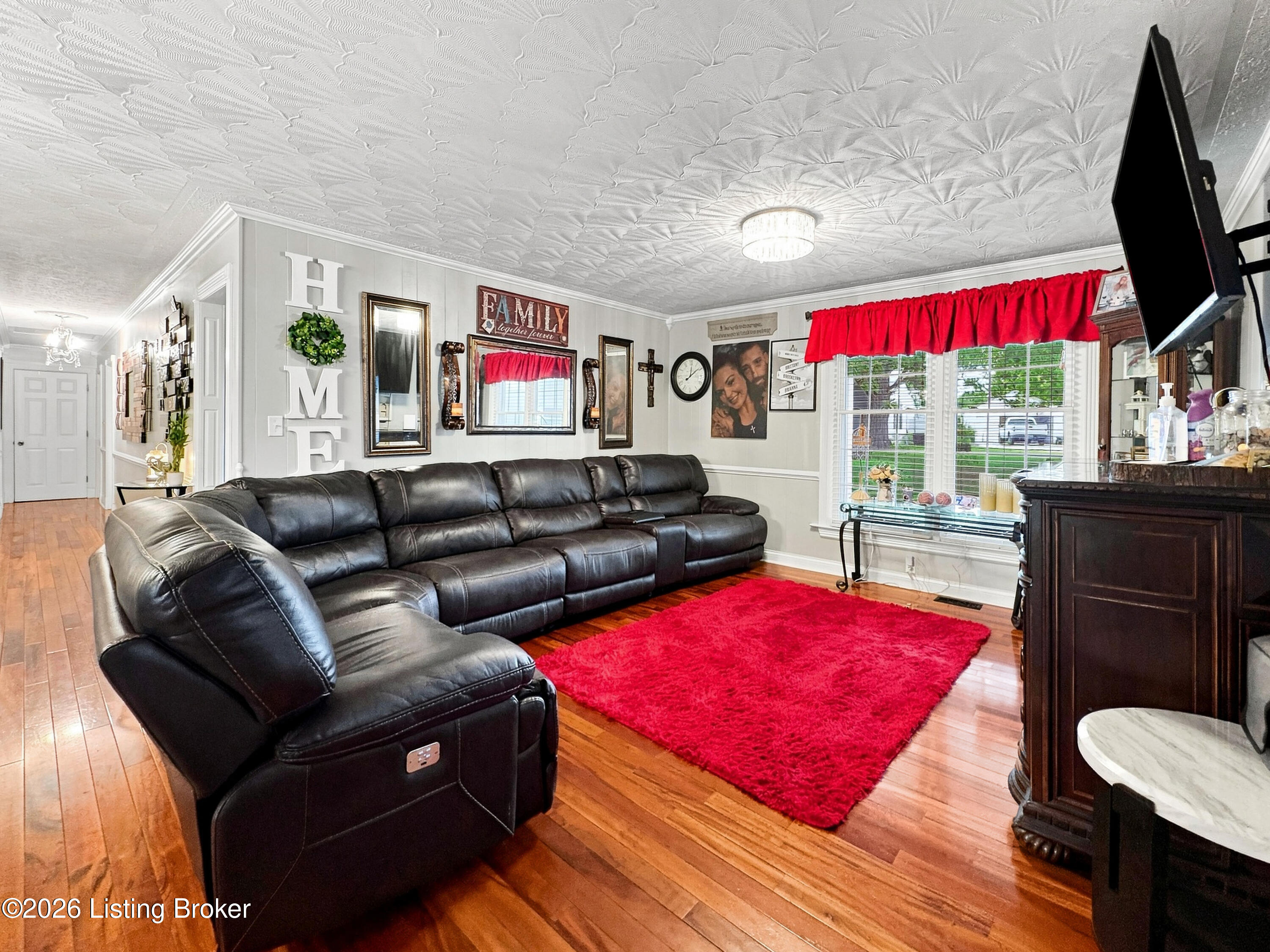 102 Walnut St Property Photo 3
