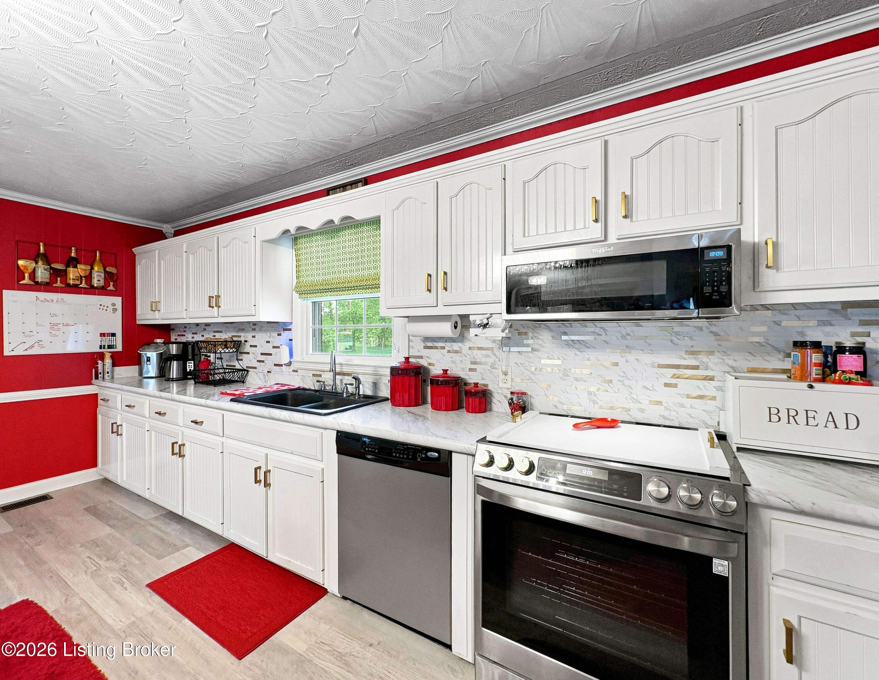 102 Walnut St Property Photo 6
