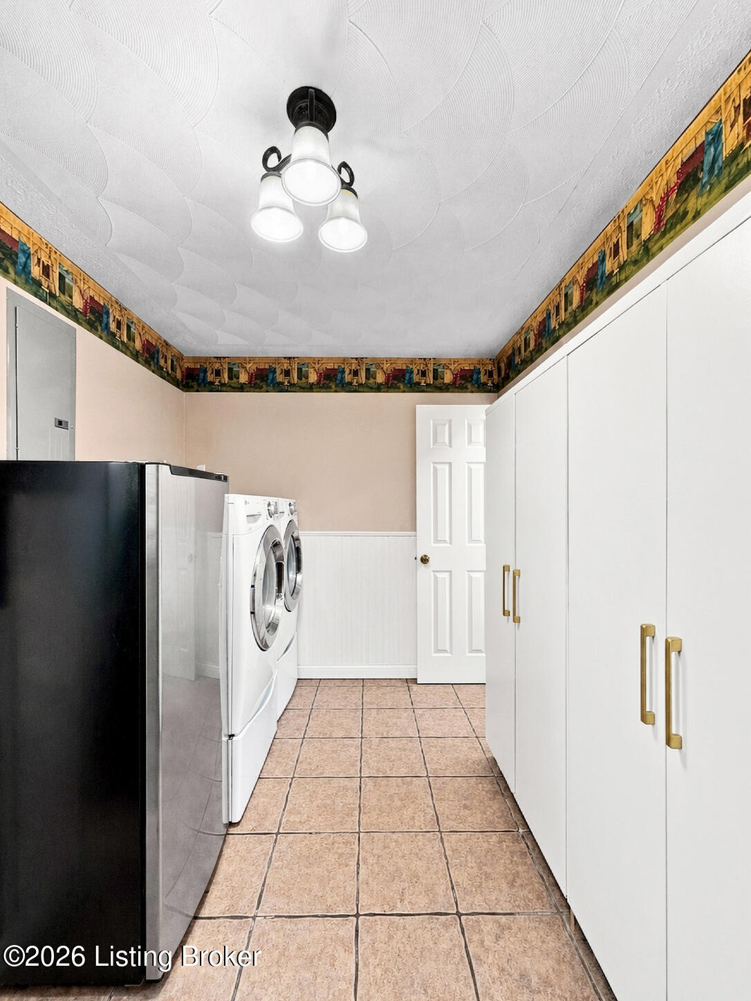102 Walnut St Property Photo 8
