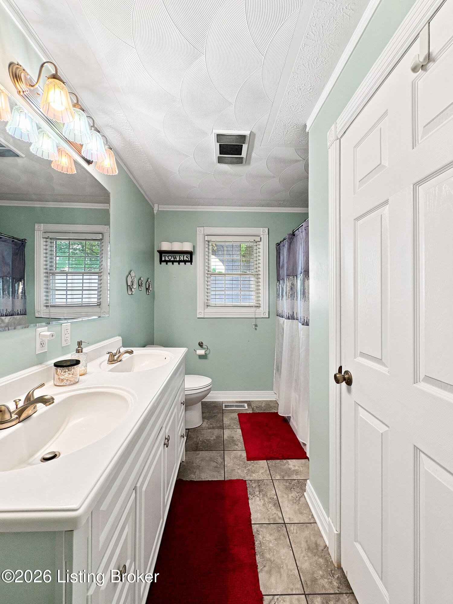 102 Walnut St Property Photo 13