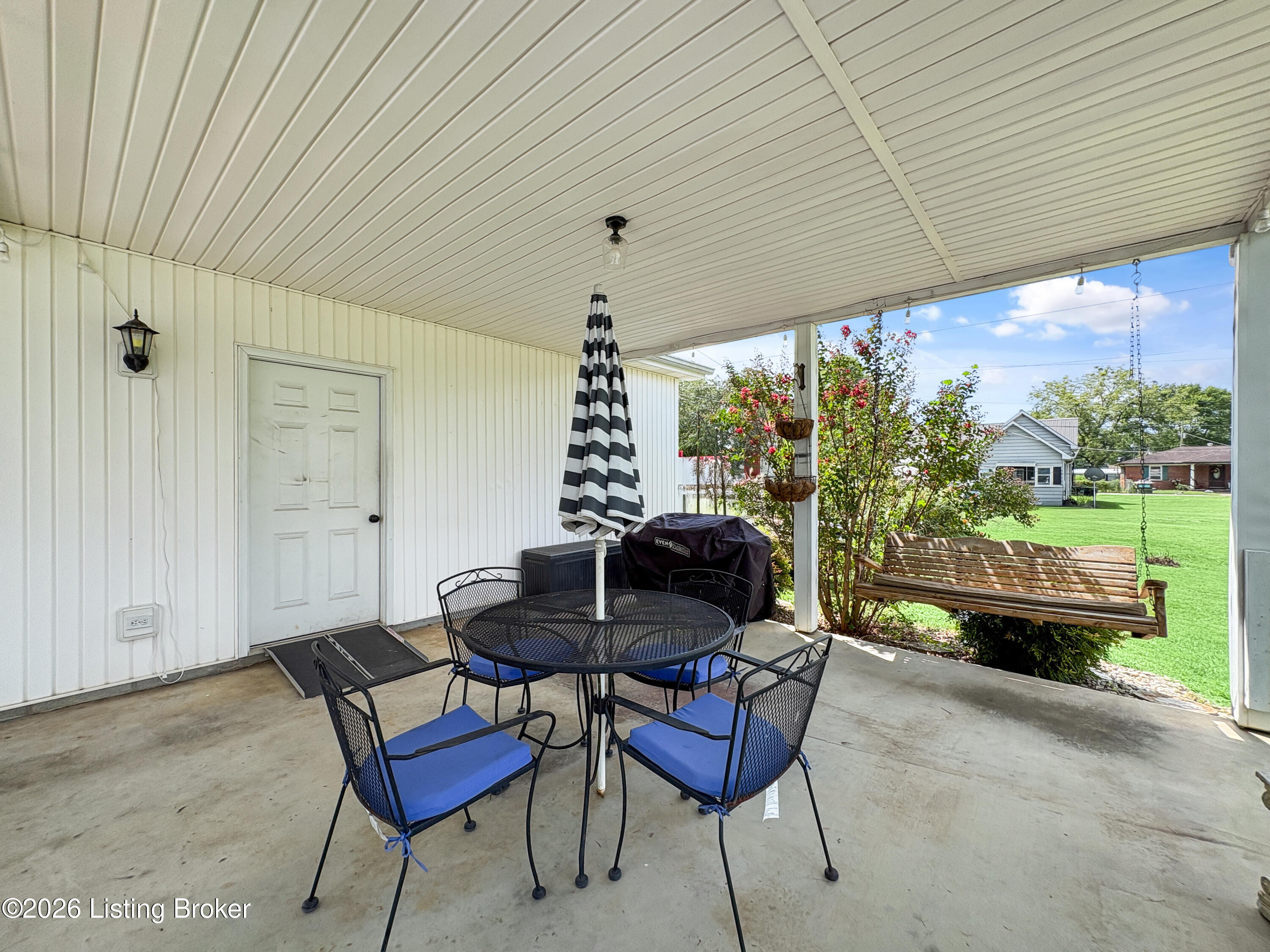 102 Walnut St Property Photo 25