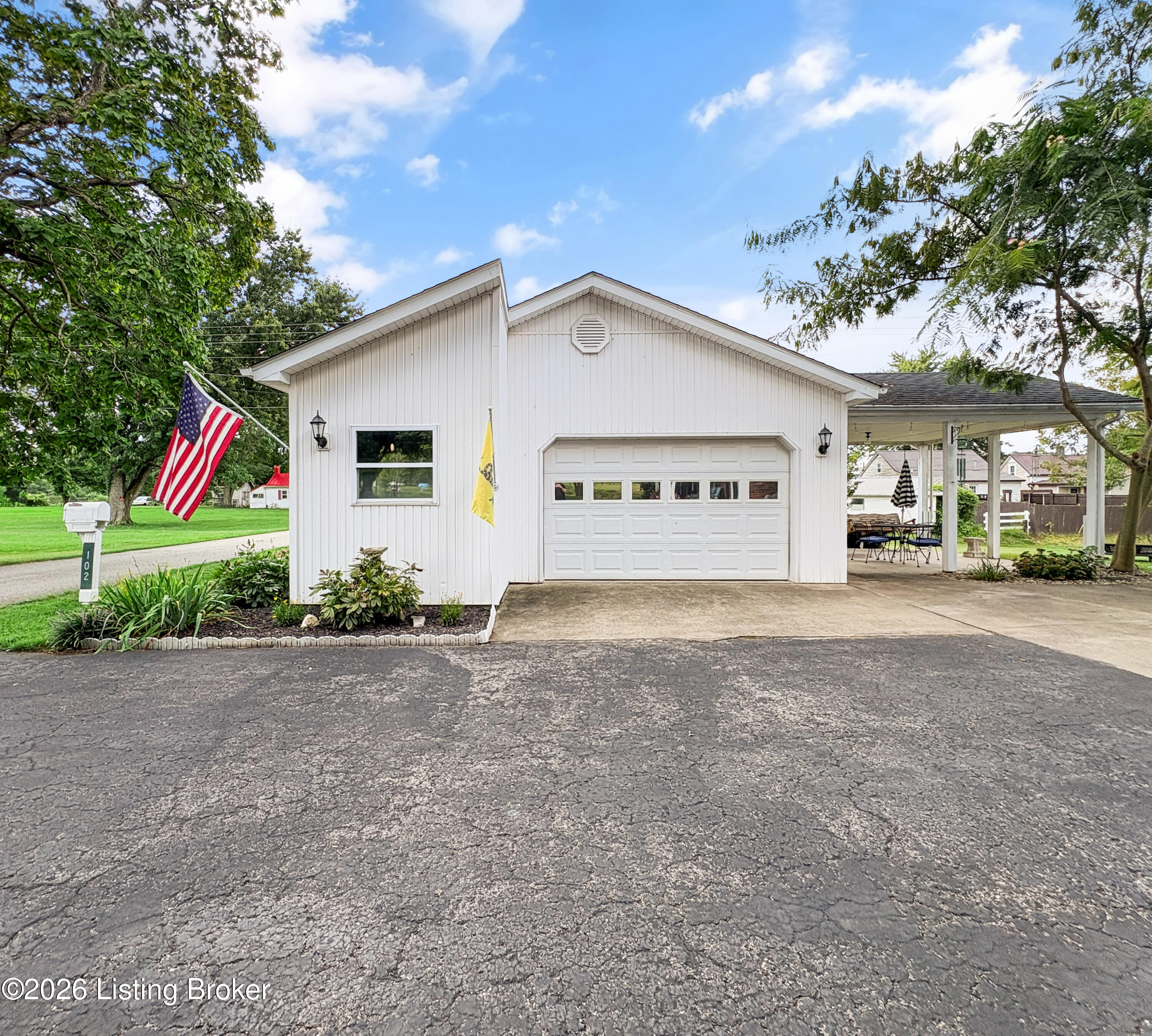 102 Walnut St Property Photo 27