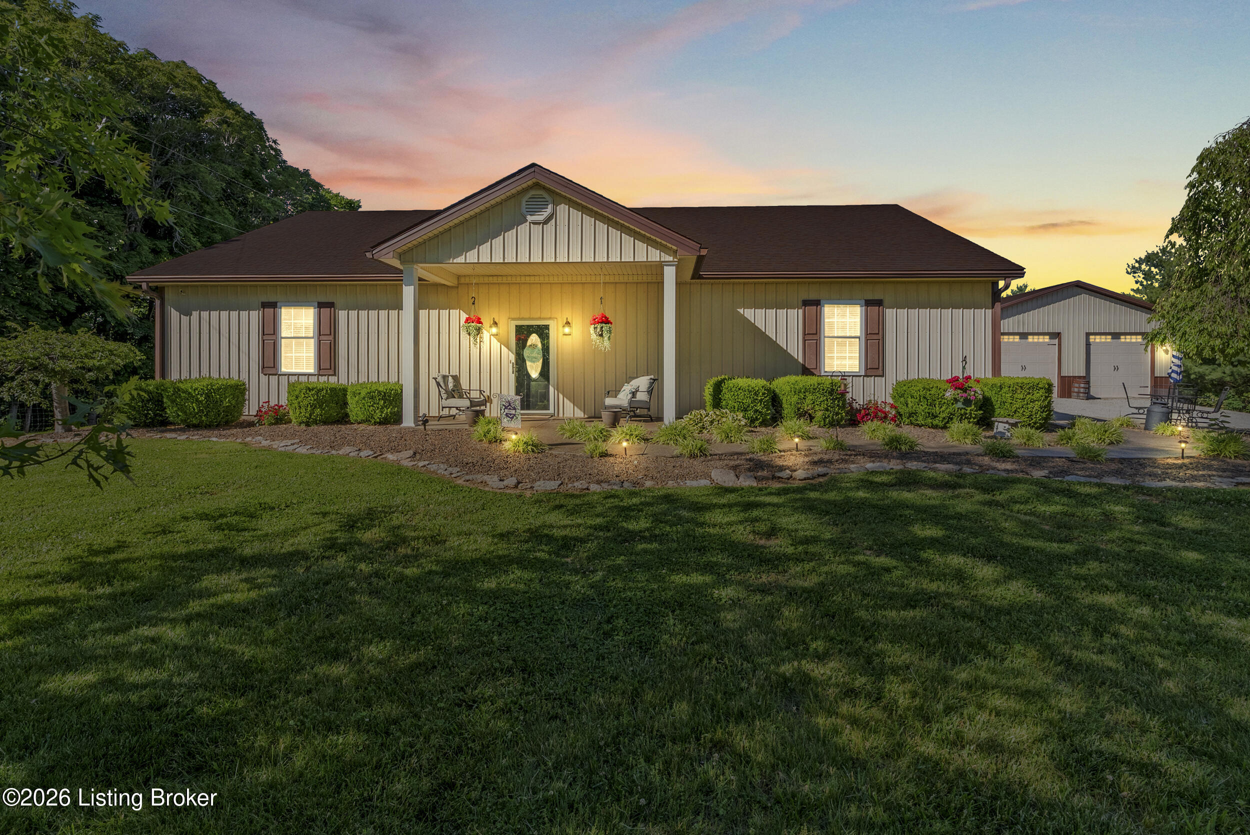 304 Hutchins Ridge Rd Property Photo 1