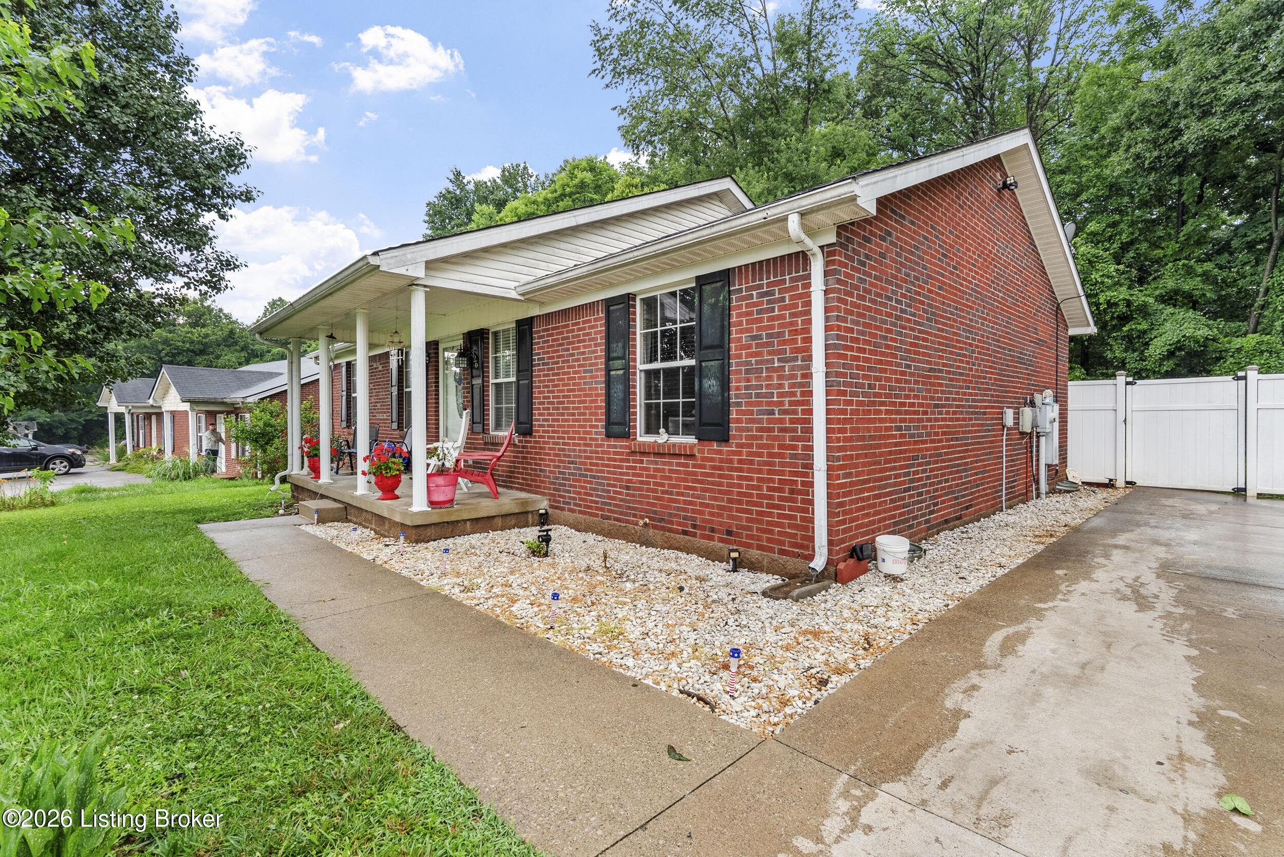 326 Camptown Rd Property Photo 4