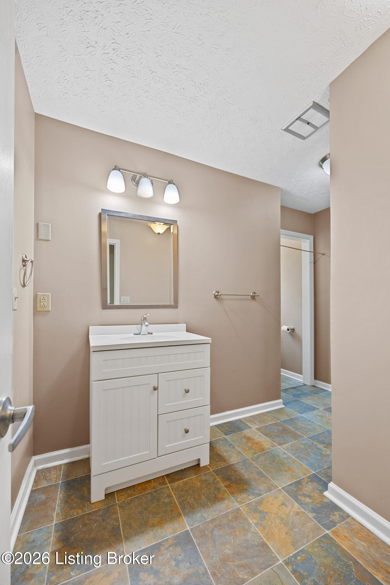 4010 Dixie Ln Property Photo 18